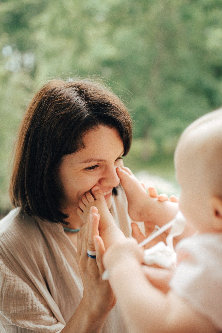 Коля, Ксюша, Саша, Андрей, Кира и бабушки | на даче