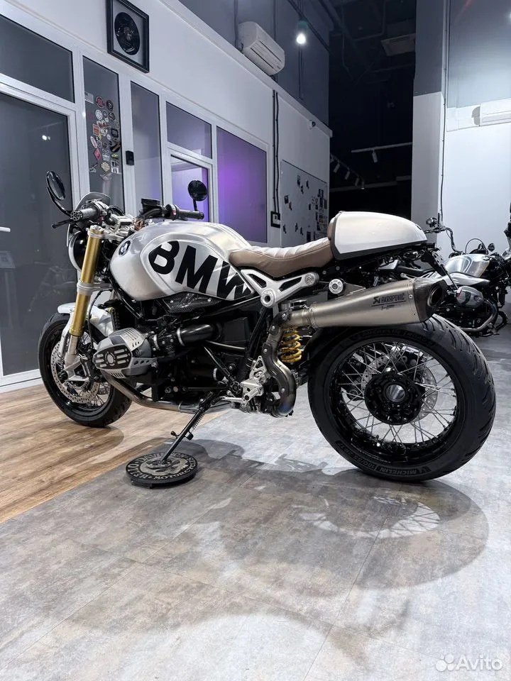Купить BMW R9T (Street Scrambler) — подробнее на сайте. Hello Davidson, Москва. Только хорошие мотоциклы…