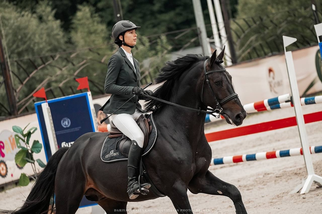 Муниципальные соревнования по конкуру КСК «Виват, Россия!». Куракина Дарья • Конный фотограф