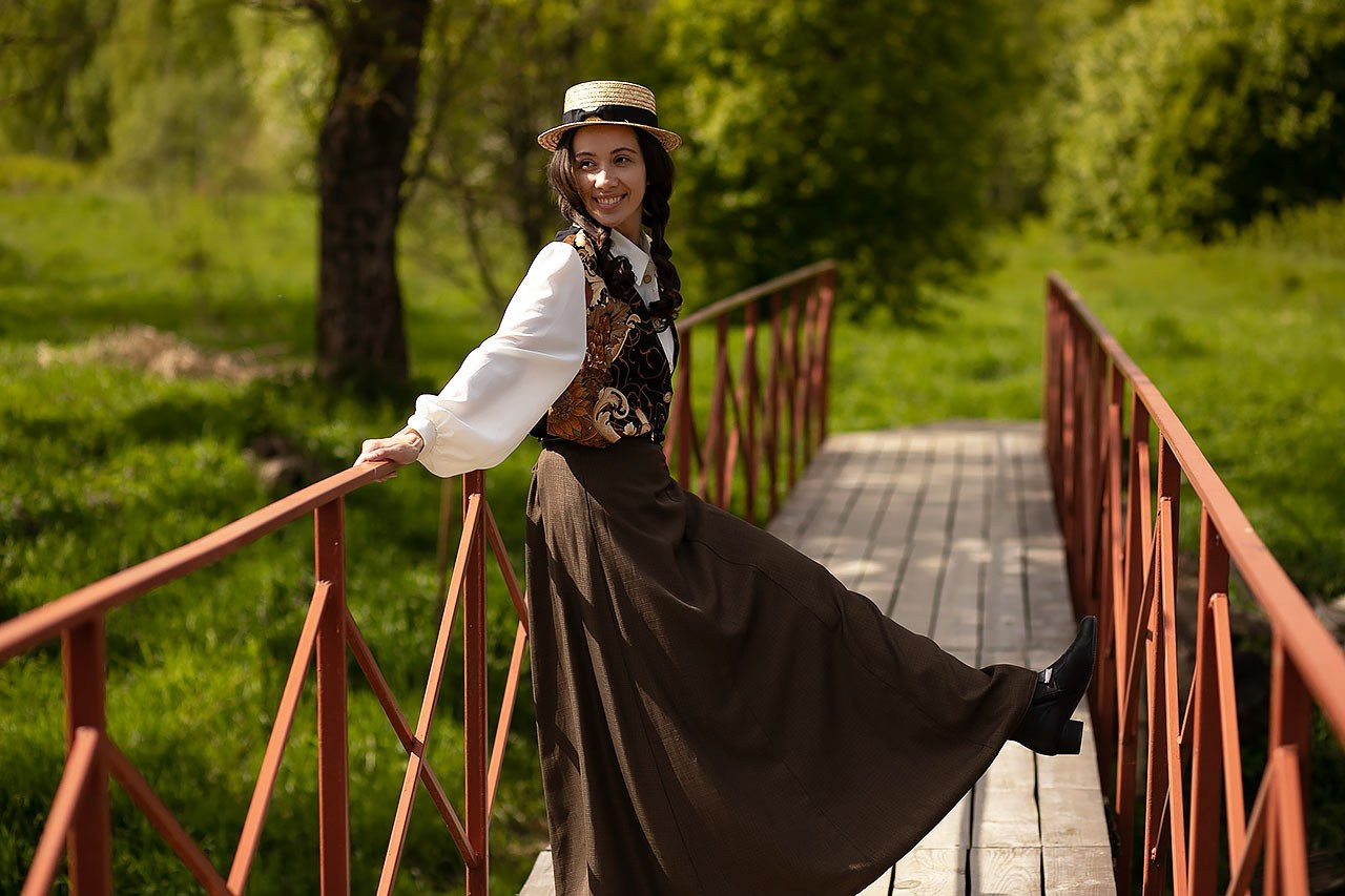 Энн на мосту. Художественная винтажная фотография