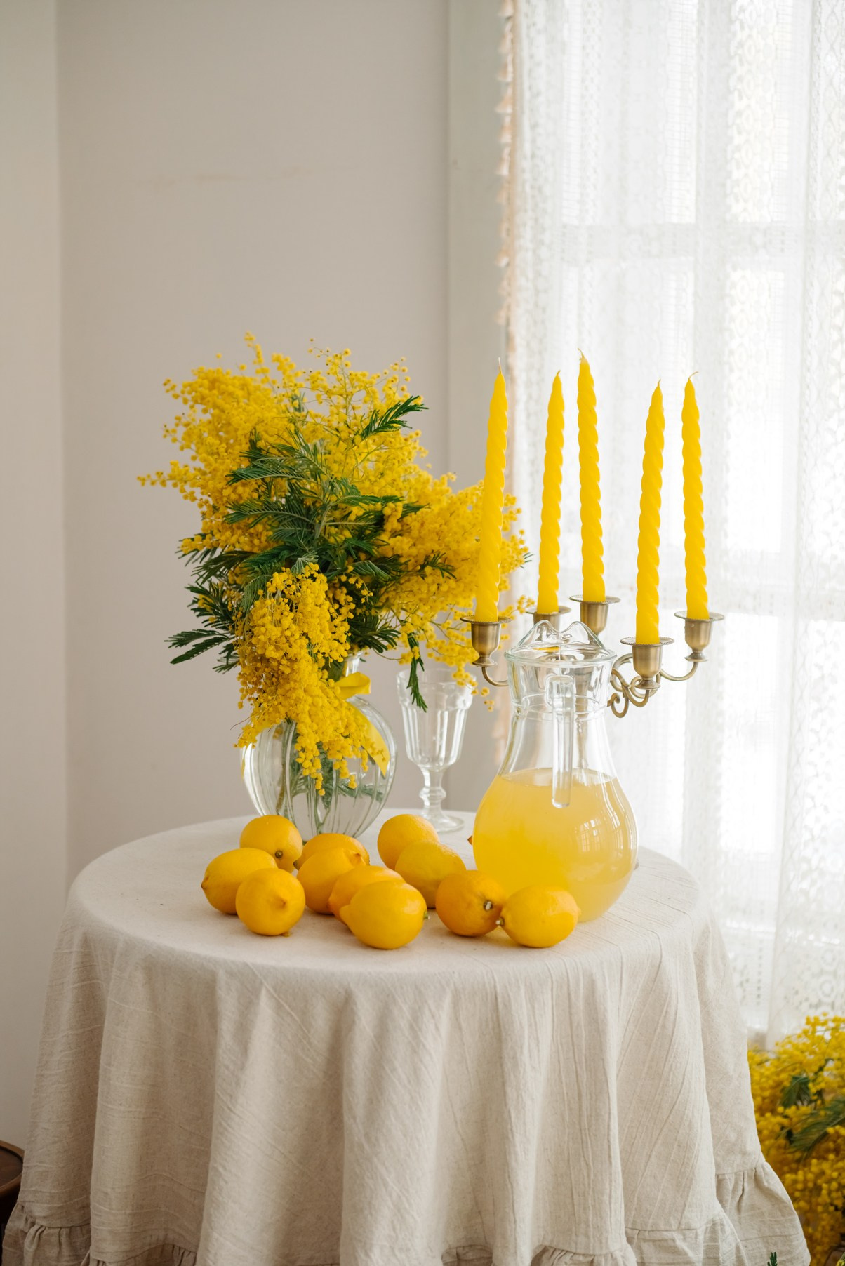 Анастасия с мимозой. Свадебный и сеейный фотограф в Санкт-Петербурге Елена Худякова