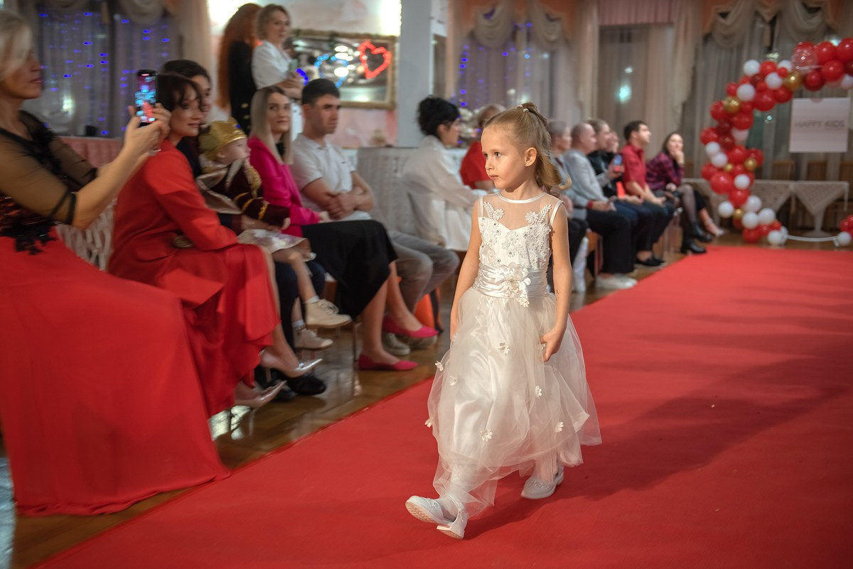 Выпускной в детской школе моделей HAPPYkids 2024. Семейный и коммерческий фотограф в Сочи Александр Бодунов