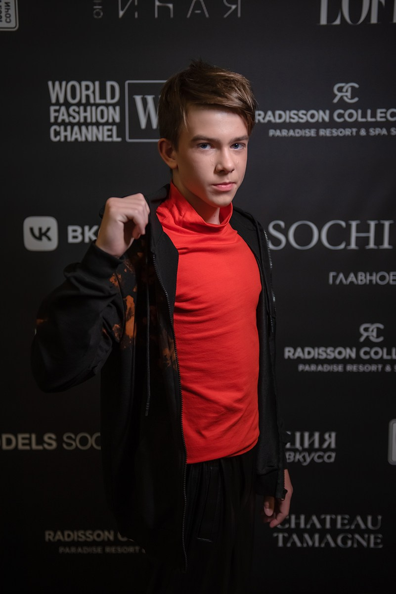 SochiFashionWeek2024 дизайнер Анохина Светлана. Семейный и коммерческий фотограф в Сочи Александр Бодунов