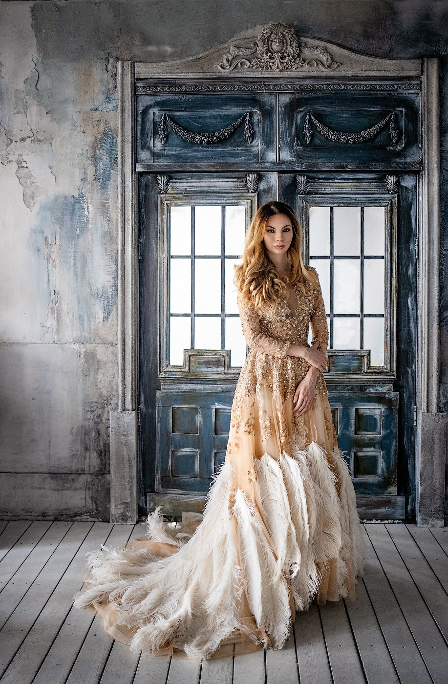 Portrait women’s photo session at the Photo Studio. Professional photographer in Sochi Victoria Joy. Teaching Photography