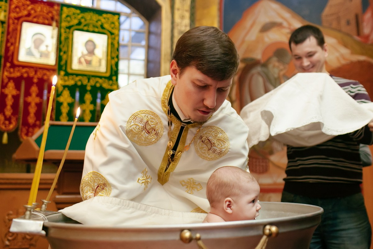 Крещение Казанская церковь Воскресенского Новодевичьего монастыря. Фотограф на крещение в Санкт Петербурге