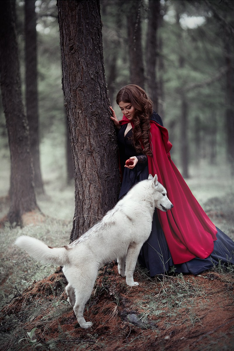 Платья из плотных тканей, тяжелые. Фотограф Алёна Яковлева