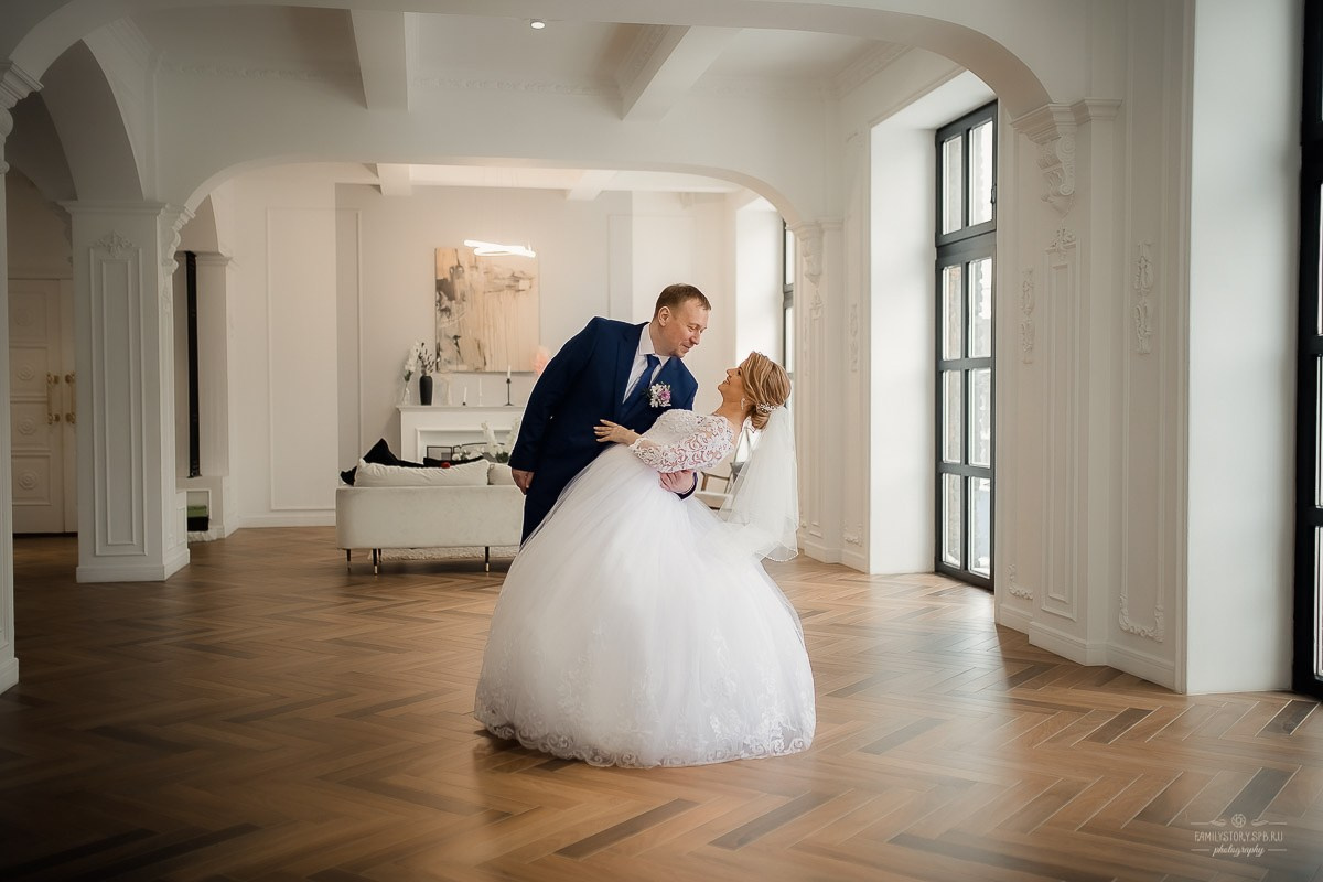Свадебная фотосессия в интерьере: уют, фактура и свет как у старых мастеров. Свадебный фотограф — Санкт-Петербург (СПб) Питер