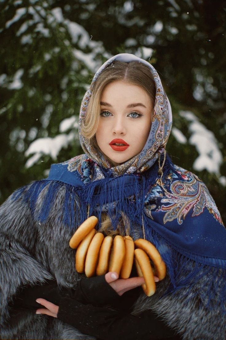 Тренды новогодних съемок 2025. Фотограф в Екатеринбурге Артём Зайнетдинов