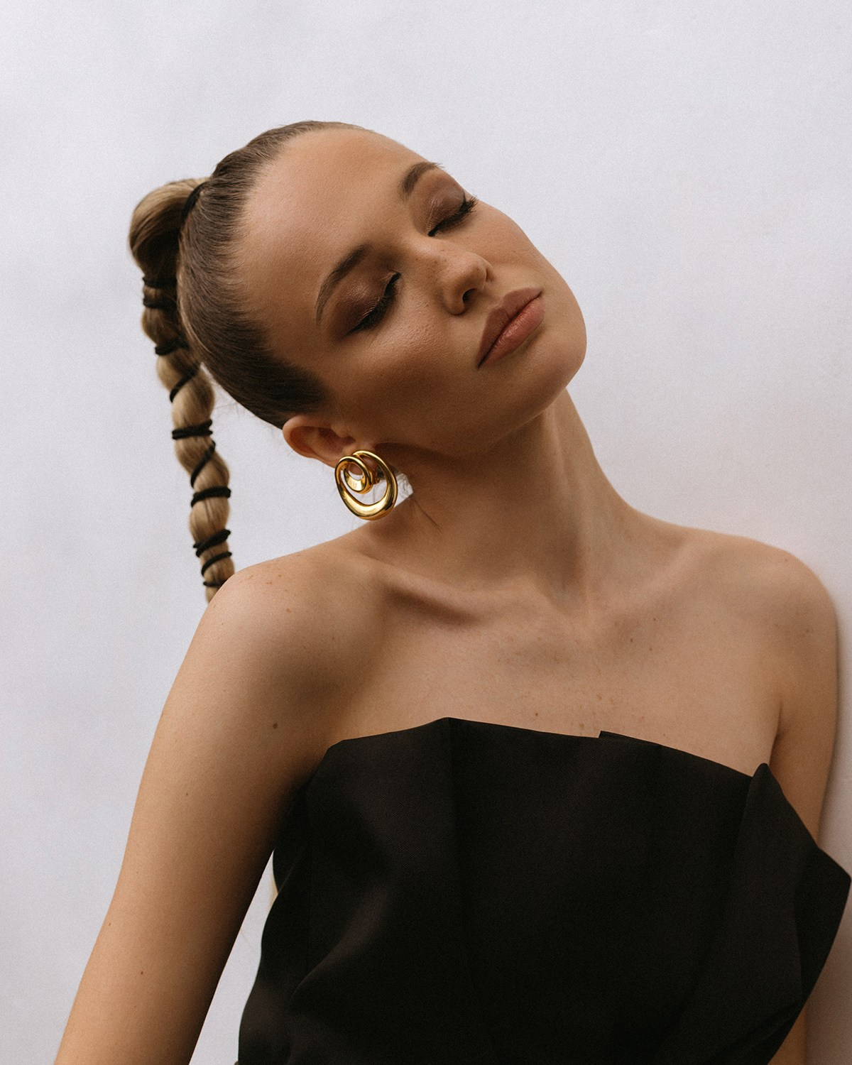 Профессиональная фотосессия в студии. Сестры Карабаза. Фотографы и ретушеры в Москве и Санкт-Петербурге