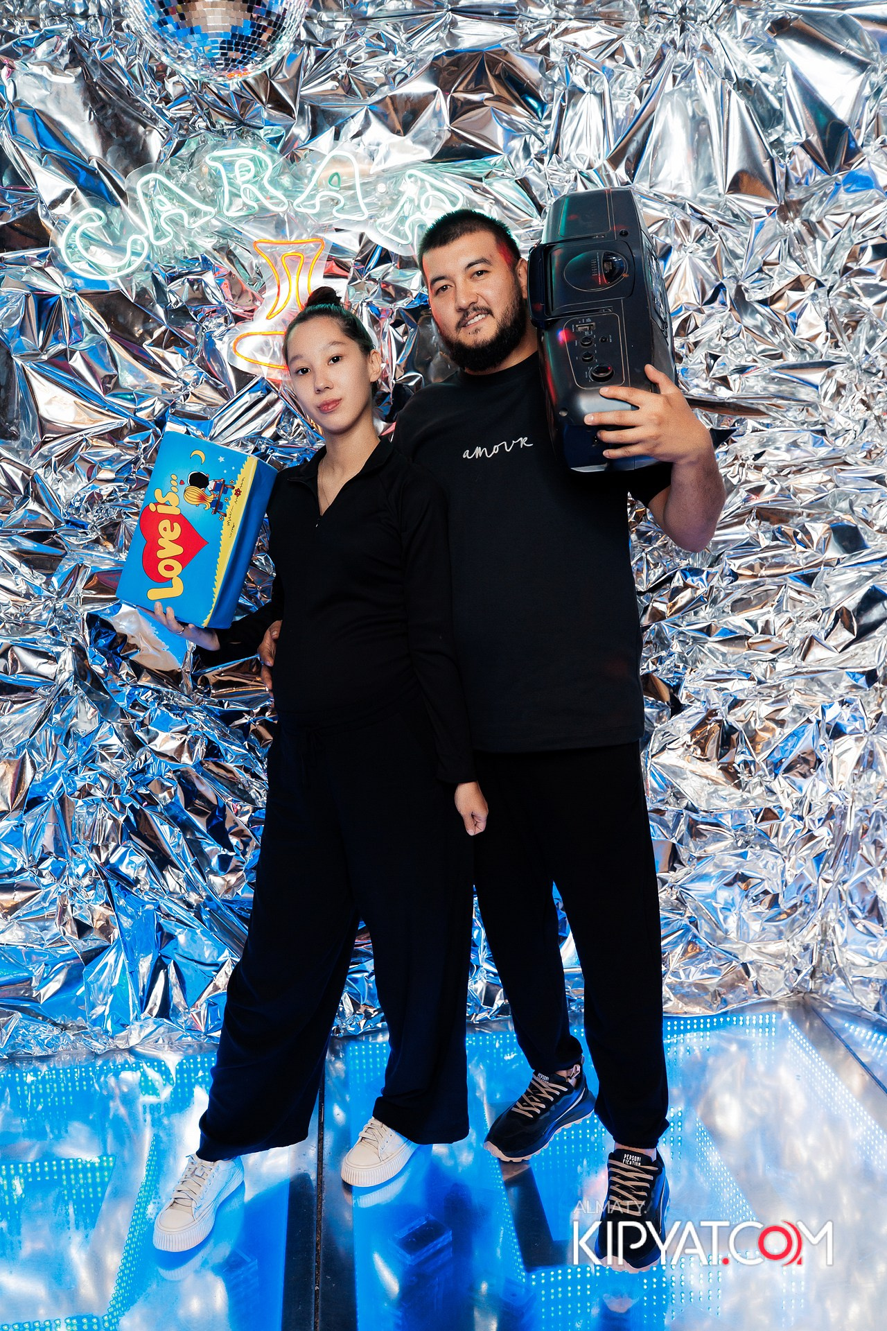 ВЕЧЕРИНКА 90Х КАФЕ CARAFE. КИПЯТКОМ АЛМАТЫ! Фотосъемка мероприятий в Алматы