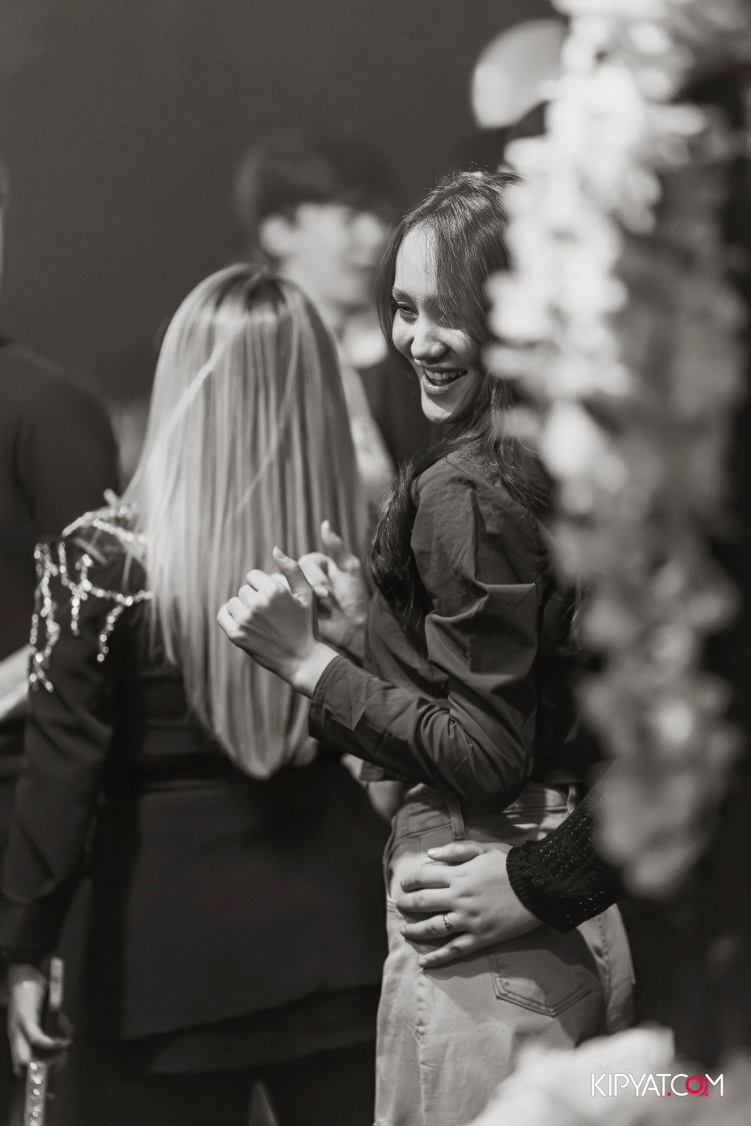 UYAT EMES BAR. КИПЯТКОМ АЛМАТЫ!