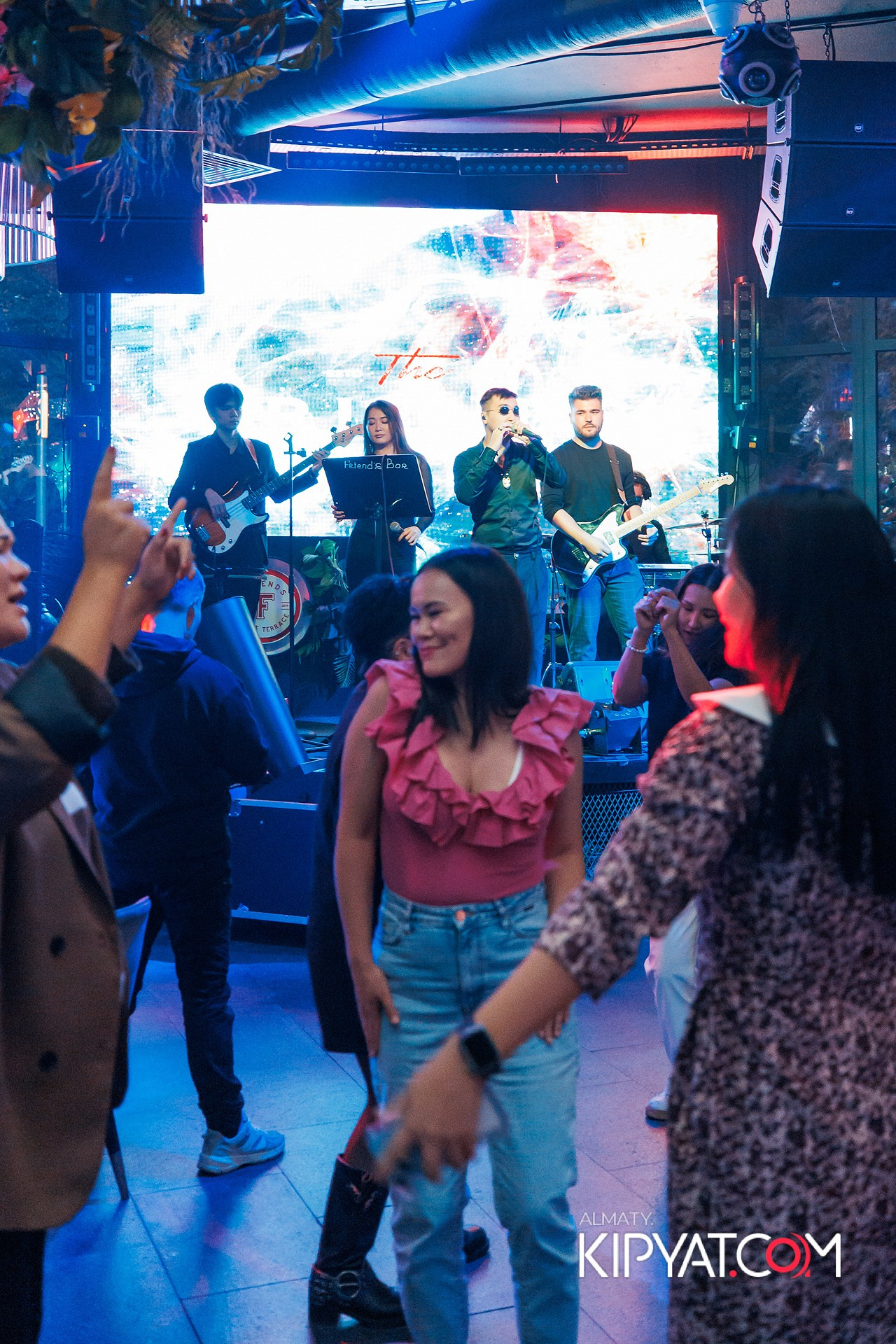 FRIENDS BAR & TERRACE. КИПЯТКОМ АЛМАТЫ!