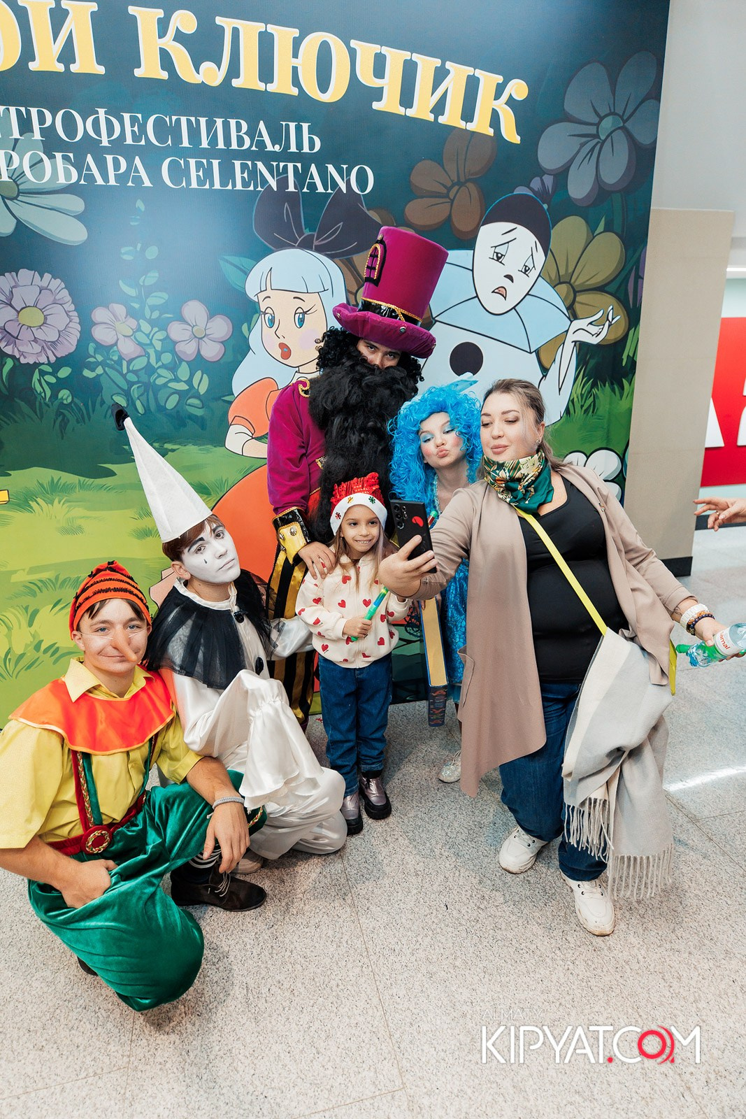 ЗОЛОТОЙ КЛЮЧИК И РЕТРОФЕСТИВАЛЬ ОТ РЕСТОБАРА CELENTANO. КИПЯТКОМ АЛМАТЫ!