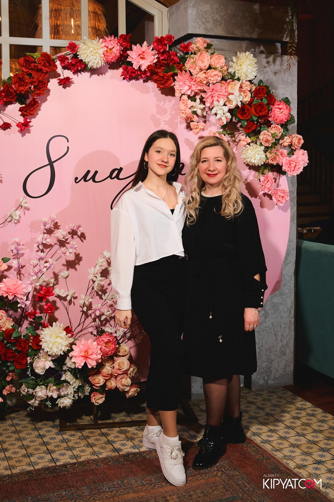 ГРУЗИНСКИЙ ДВОР НА КАБАНБАЙ БАТЫРА. КИПЯТКОМ АЛМАТЫ!