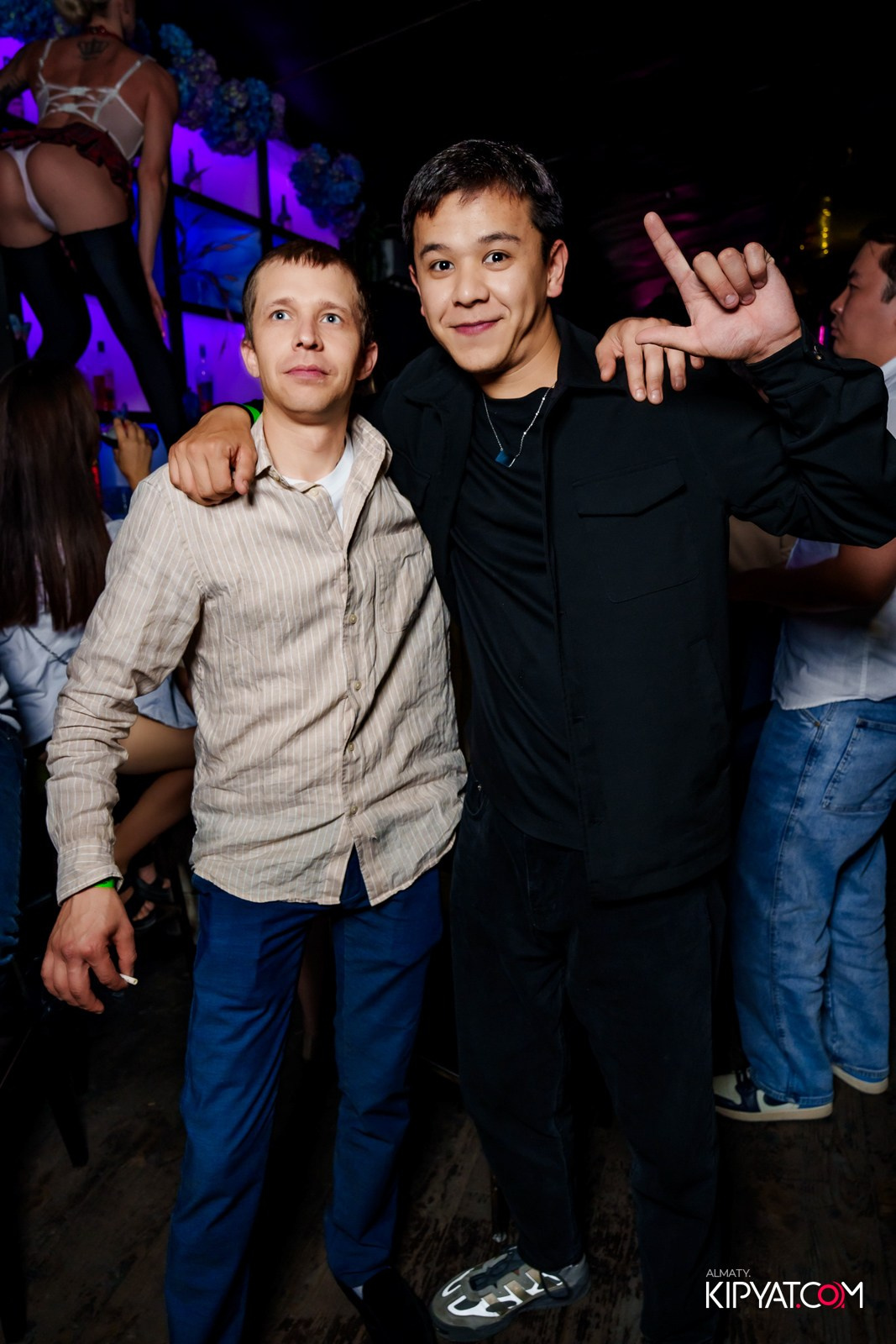 UYAT EMES BAR. КИПЯТКОМ АЛМАТЫ!