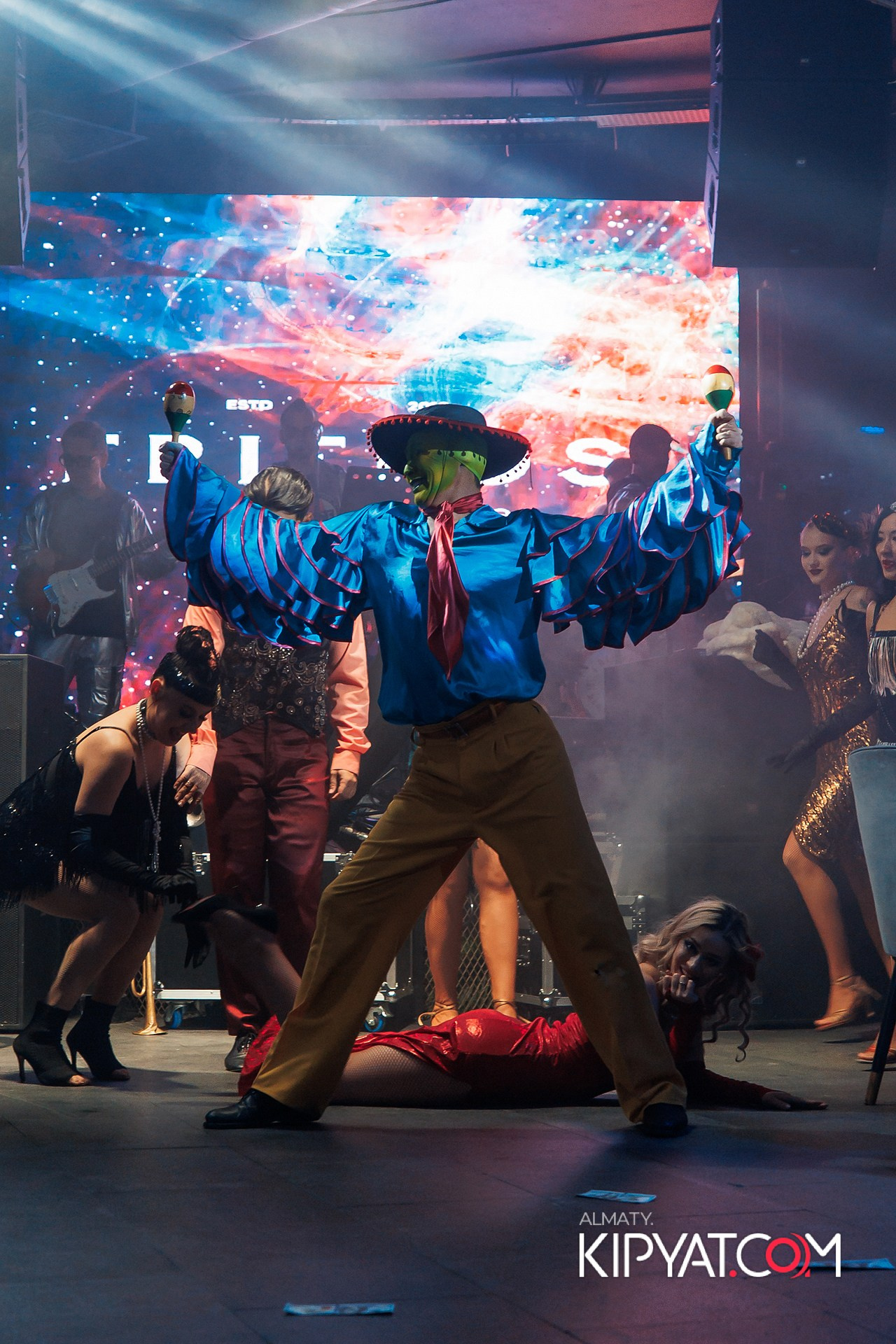 FRIENDS BAR & TERRACE. КИПЯТКОМ АЛМАТЫ!