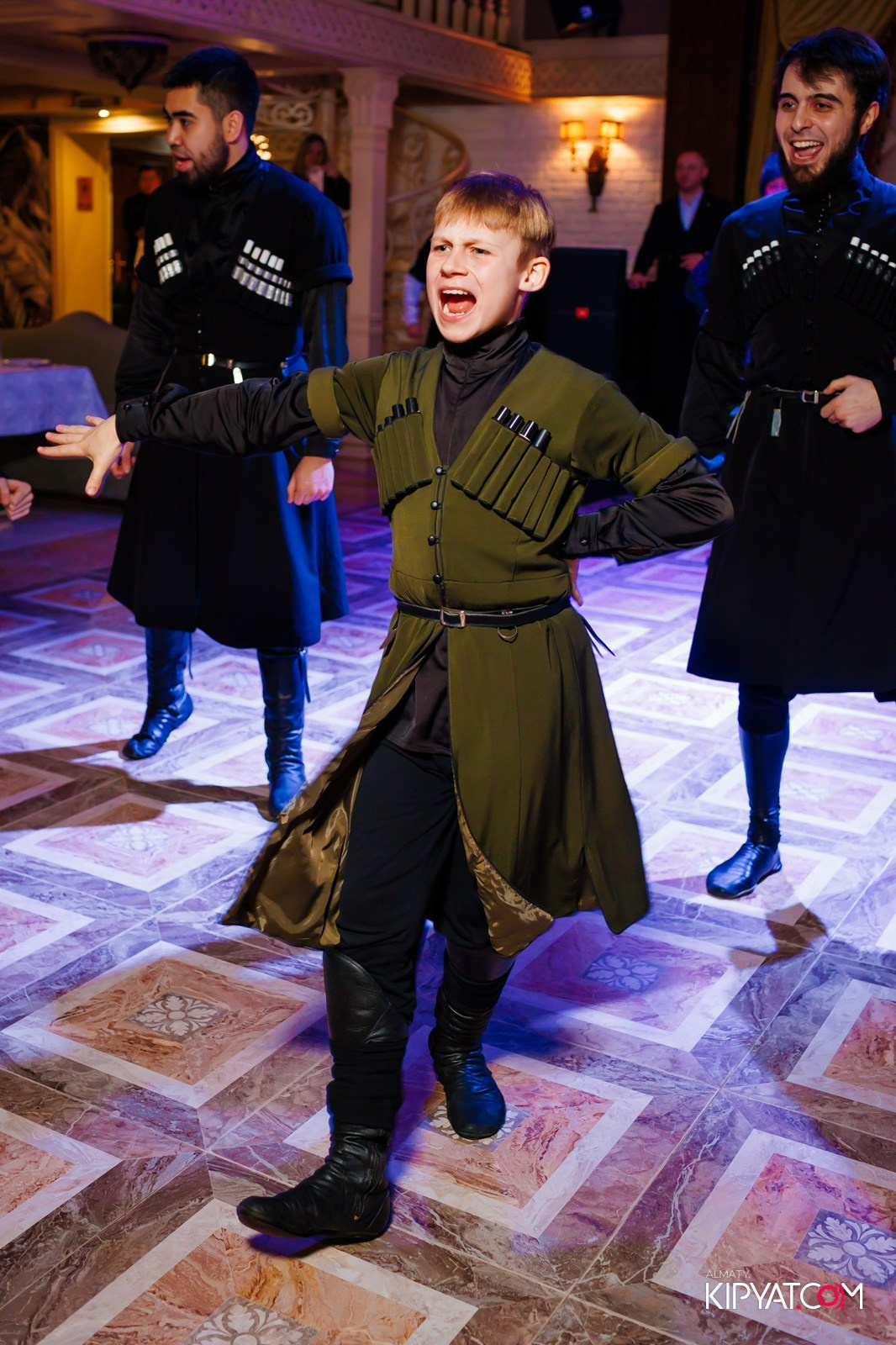 РЕСТОРАН ALAZANI. КИПЯТКОМ АЛМАТЫ!