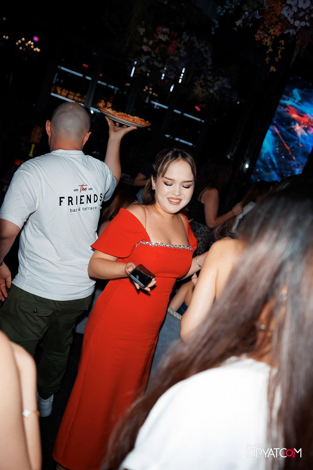 FRIENDS BAR & TERRACE. КИПЯТКОМ АЛМАТЫ!