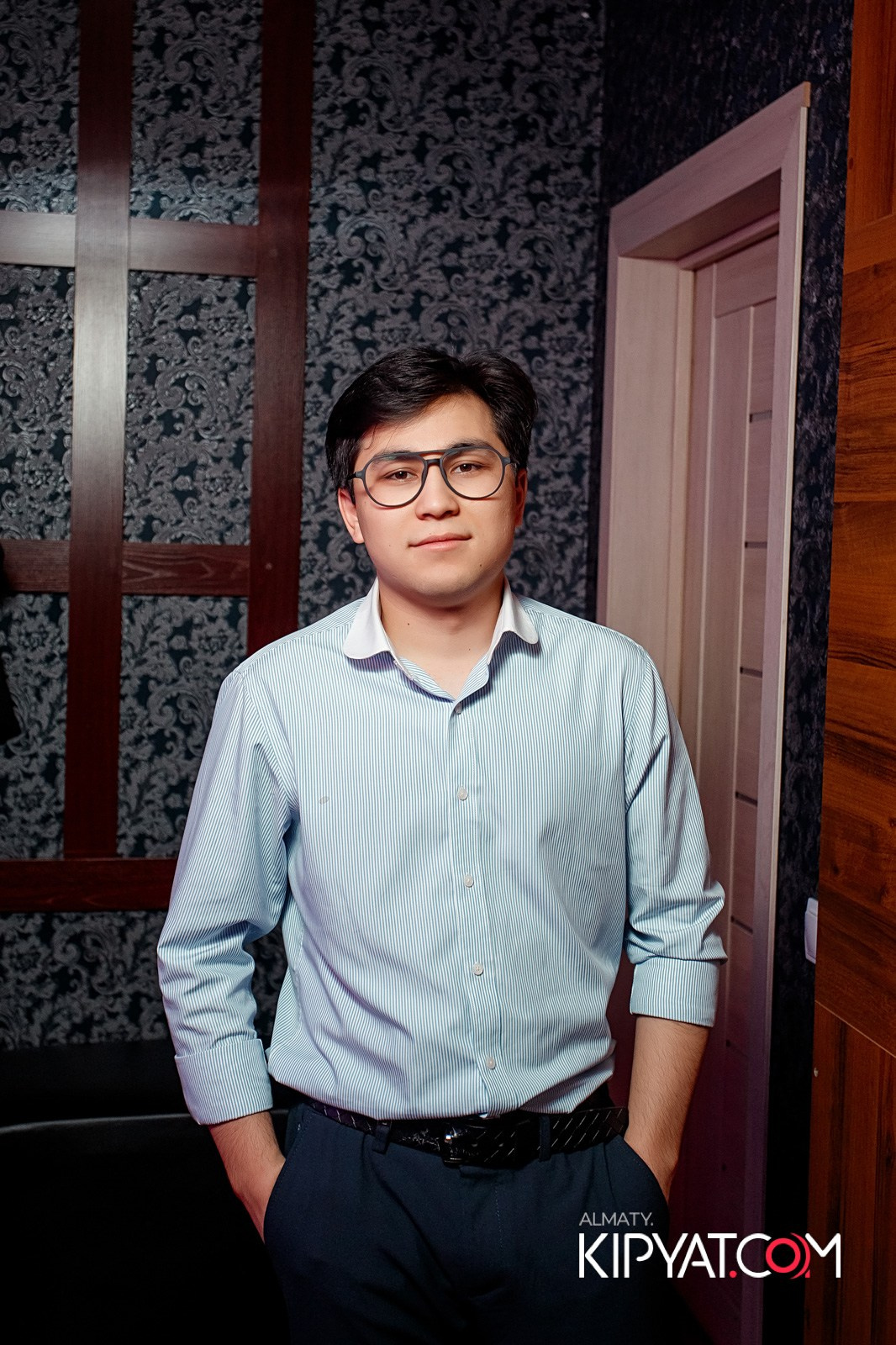 КАРАОКЕ-БАР РОЯЛЬ НА НУРМАКОВА. КИПЯТКОМ АЛМАТЫ!