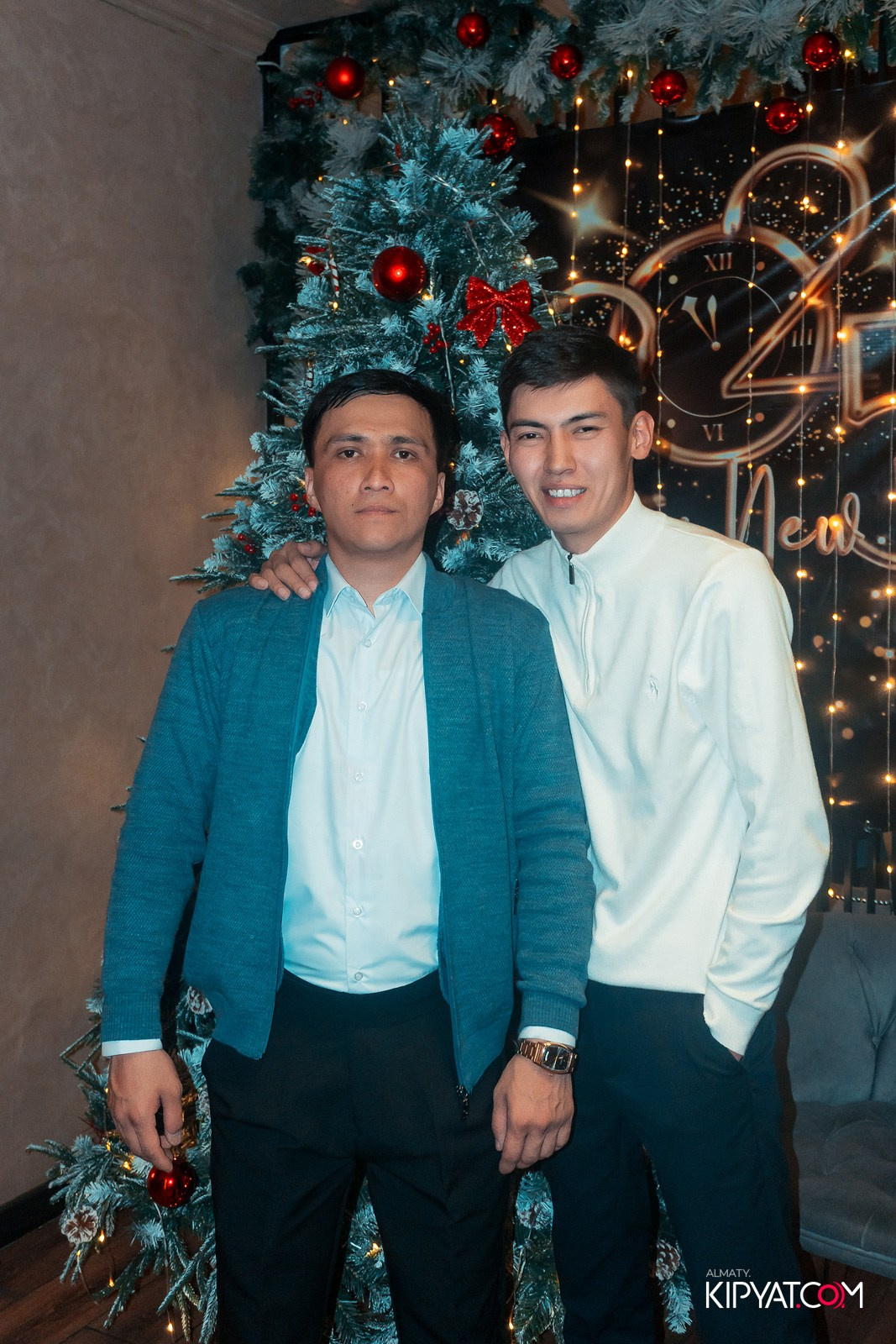 КАФЕ ЖАСМИН НА МОМЫШУЛЫ. КИПЯТКОМ АЛМАТЫ!