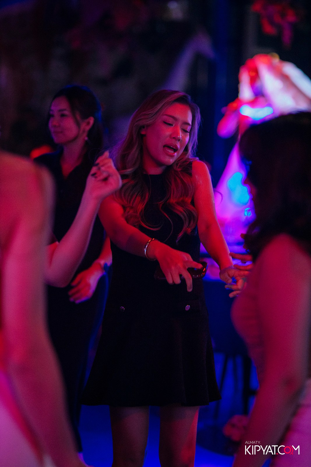 FRIENDS BAR & TERRACE. КИПЯТКОМ АЛМАТЫ!