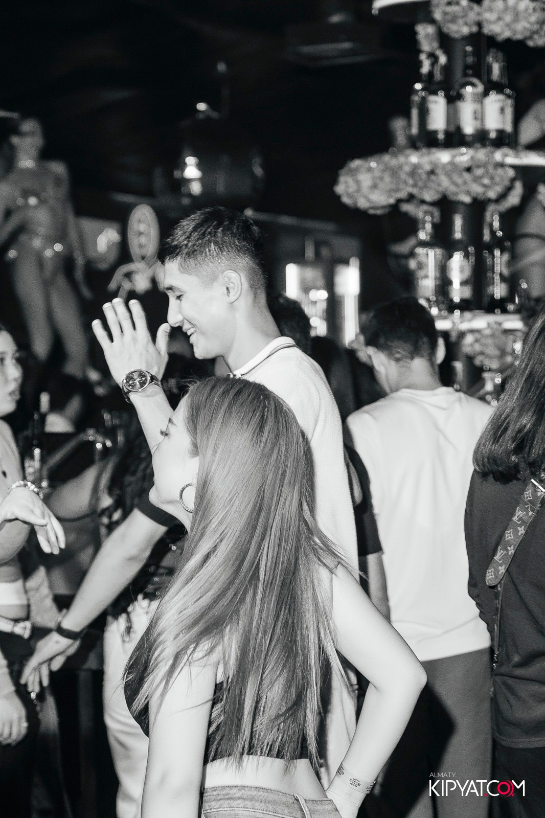 UYAT EMES BAR. КИПЯТКОМ АЛМАТЫ!