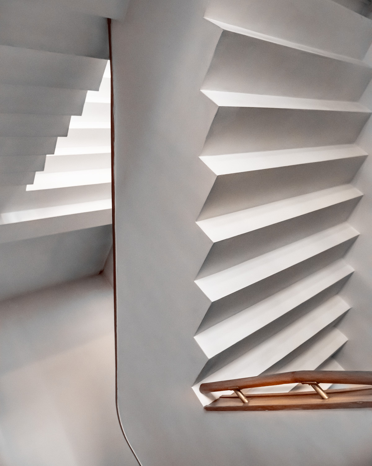 Free art. Interior & architecture photographer