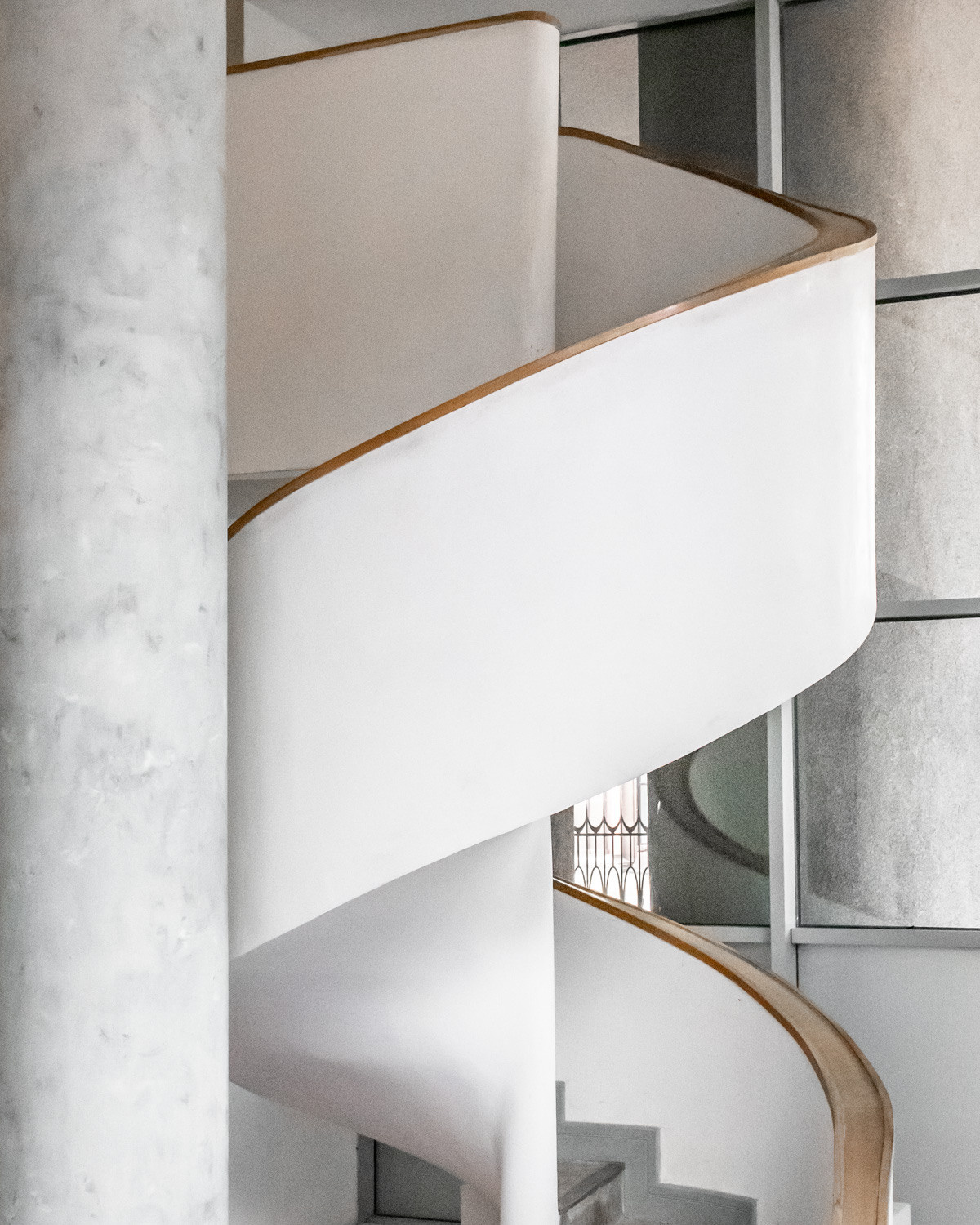 Free art. Interior & architecture photographer