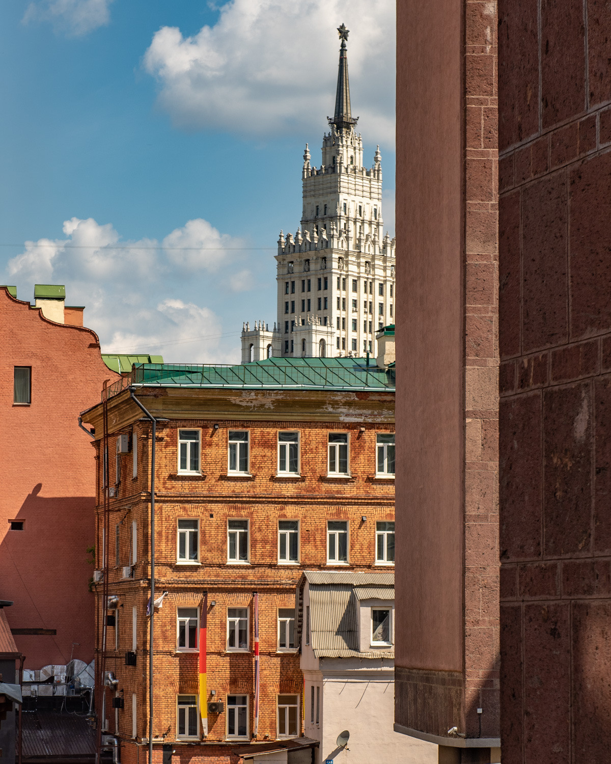 Free art. Interior & architecture photographer