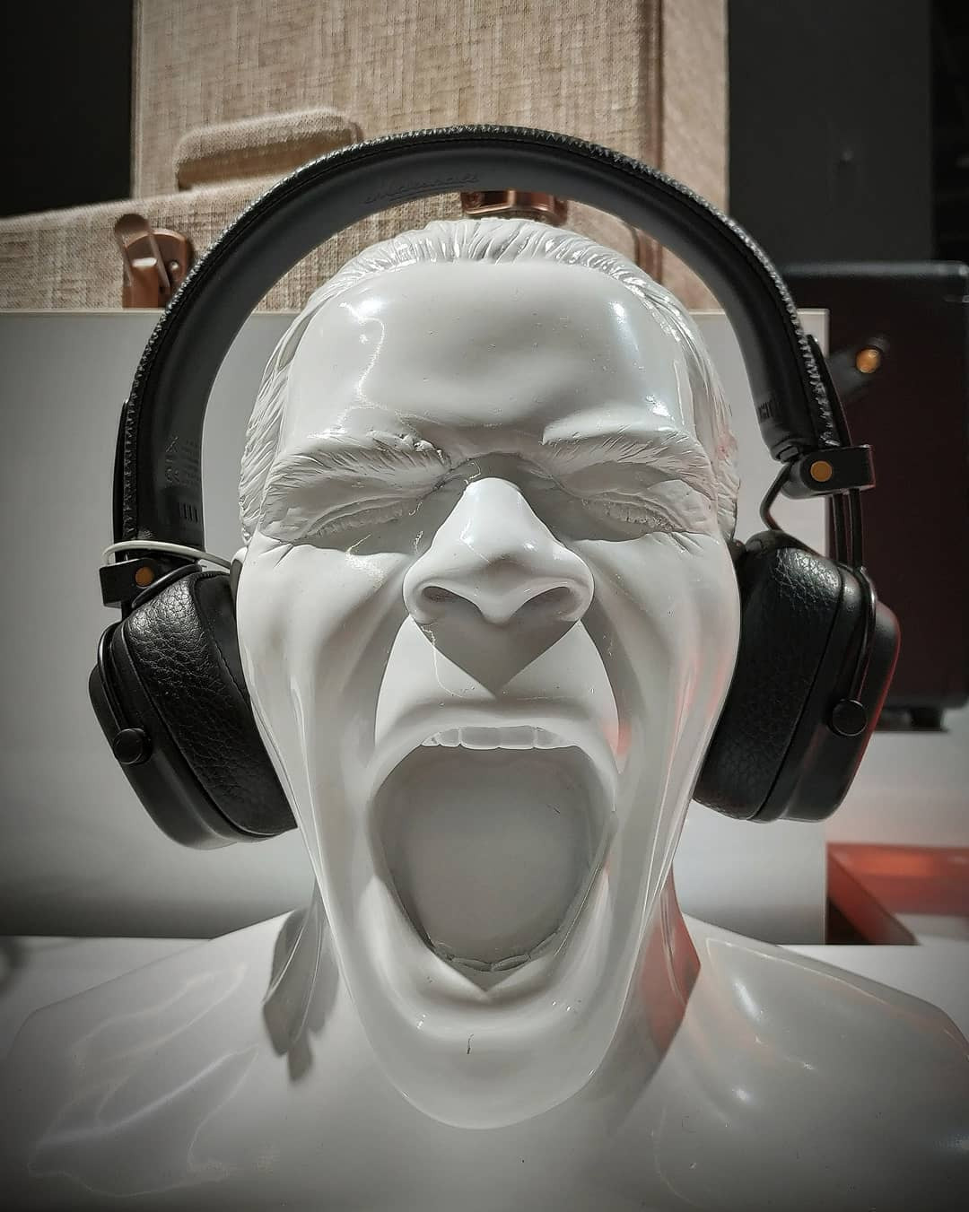 Free art. Interior & architecture photographer