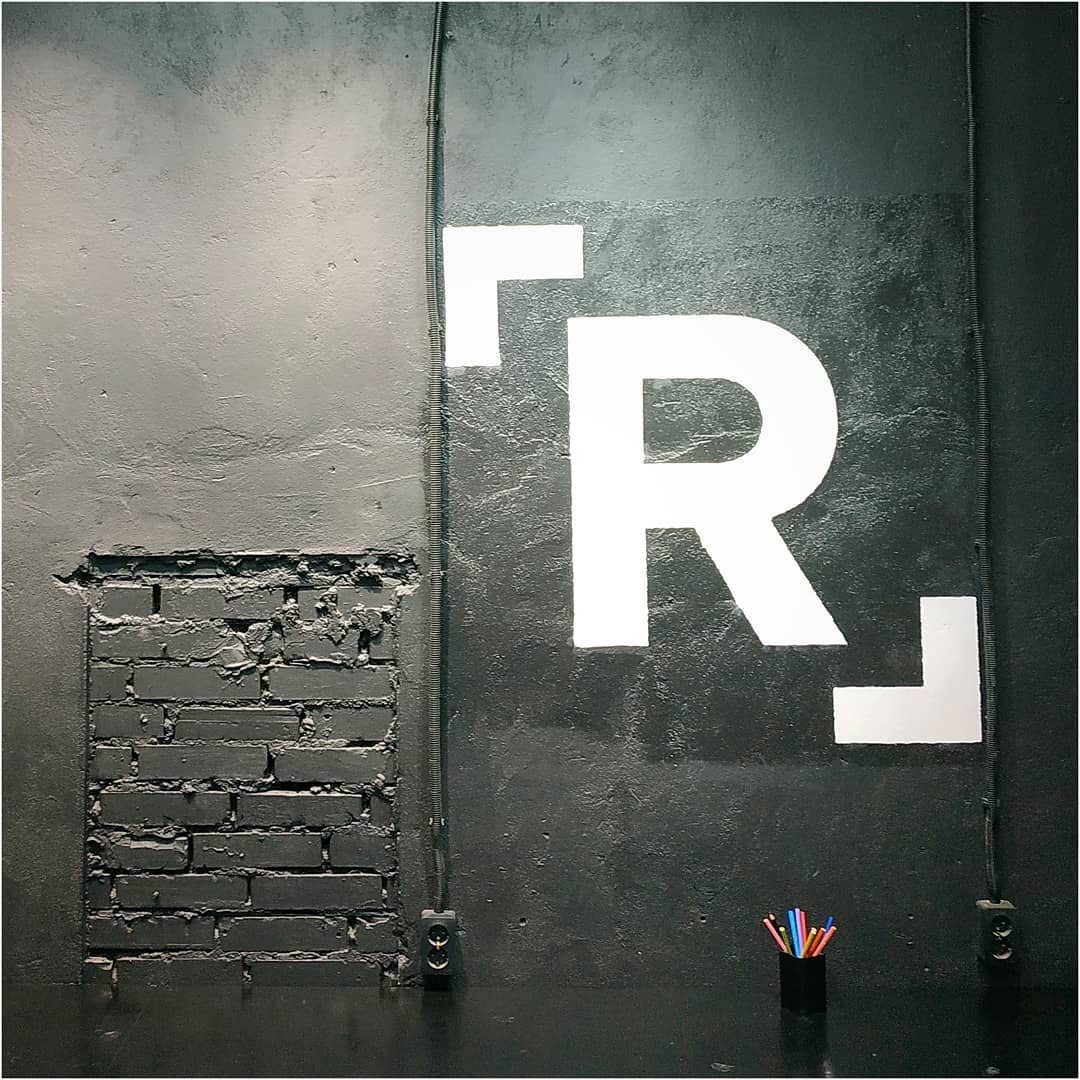 Free art. Interior & architecture photographer