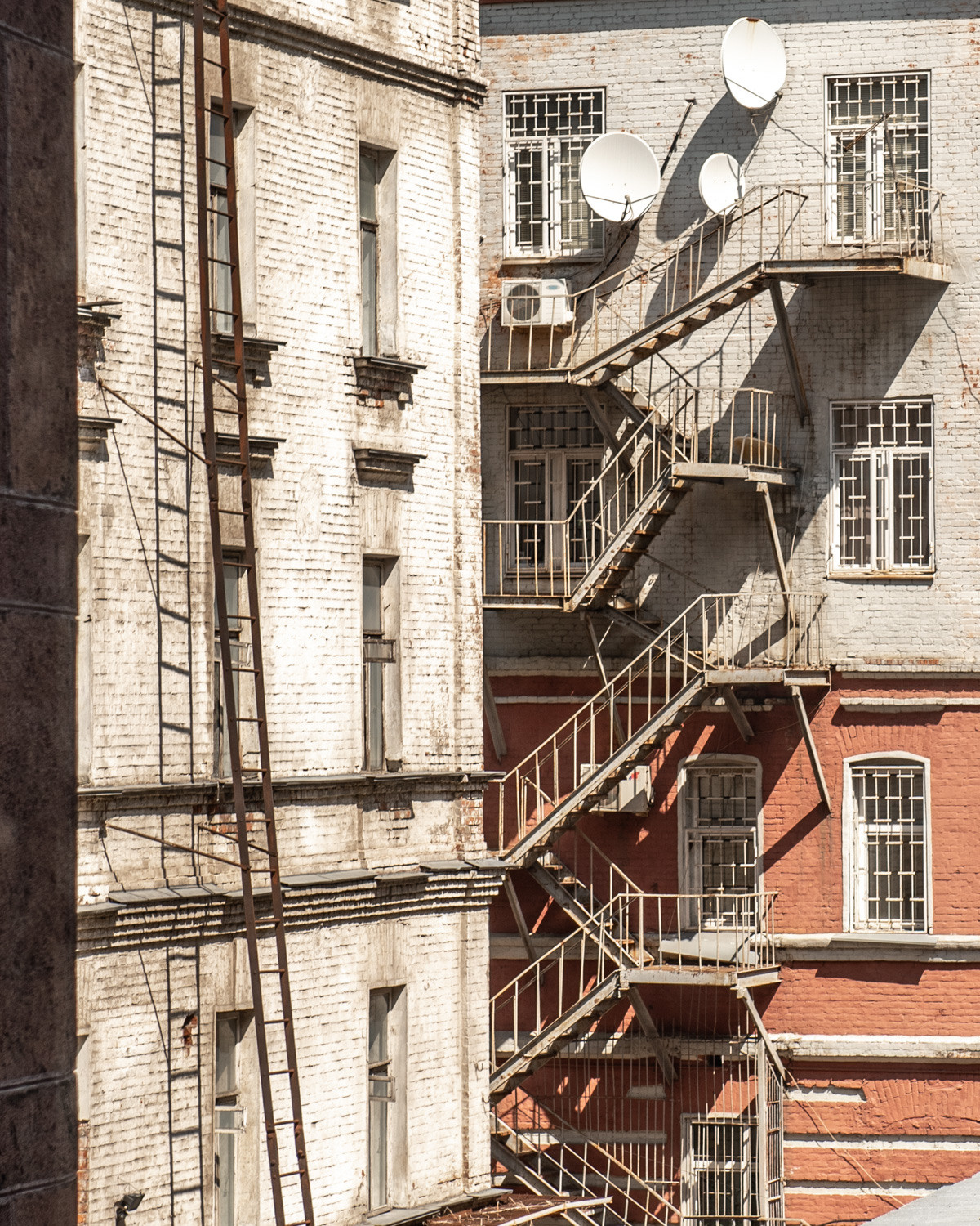 Free art. Interior & architecture photographer