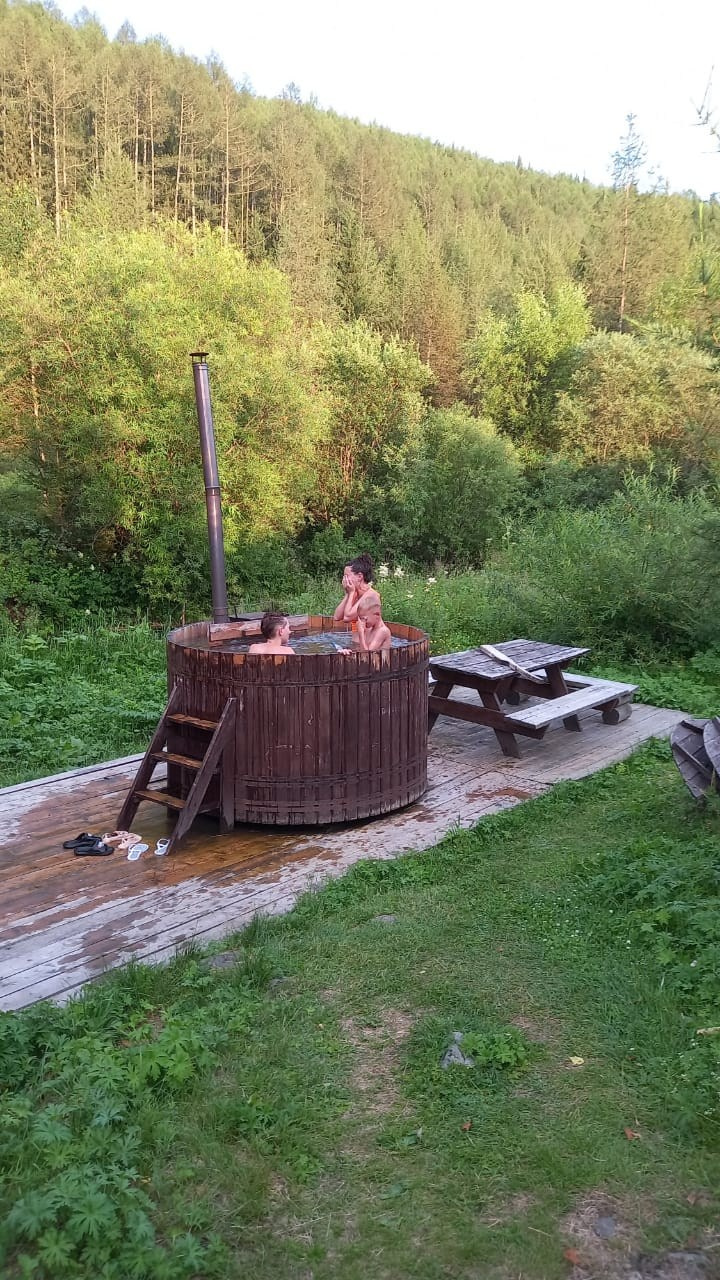 Хакасия, путешествие по России, отпуск, тайга, горы, ручей, купель, баня