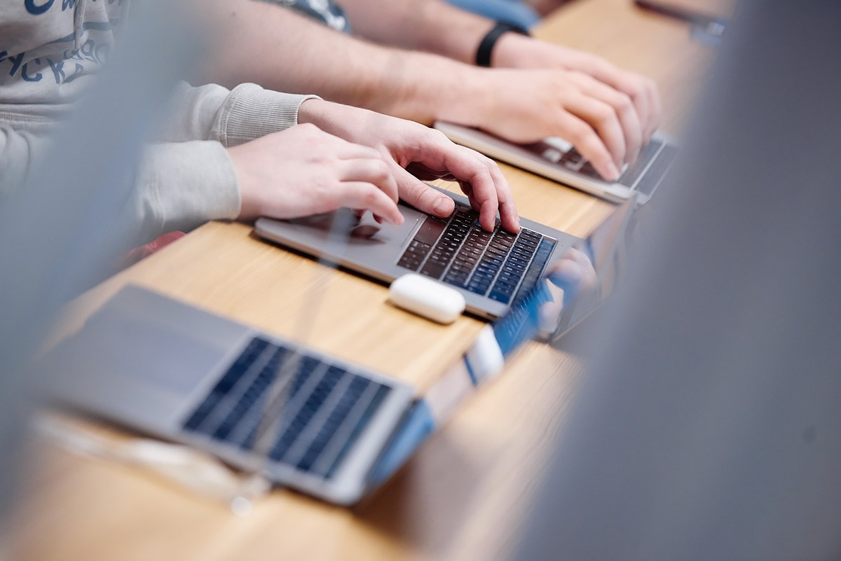 Нейромонах Феофан в Avito. Репортажный фотограф в Москве Вадим Францев