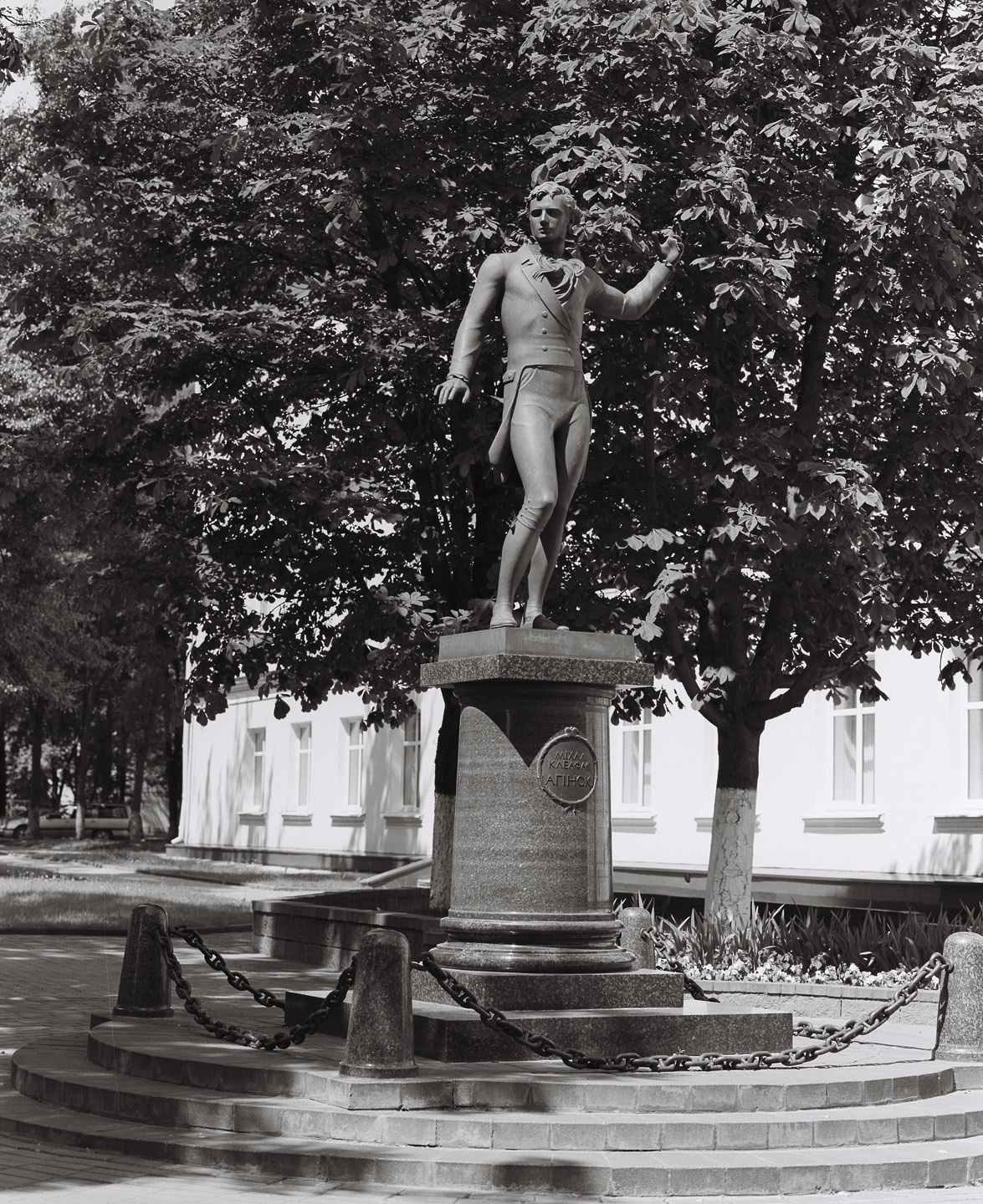 Памятник М. К. Огинскому в Молодечно.