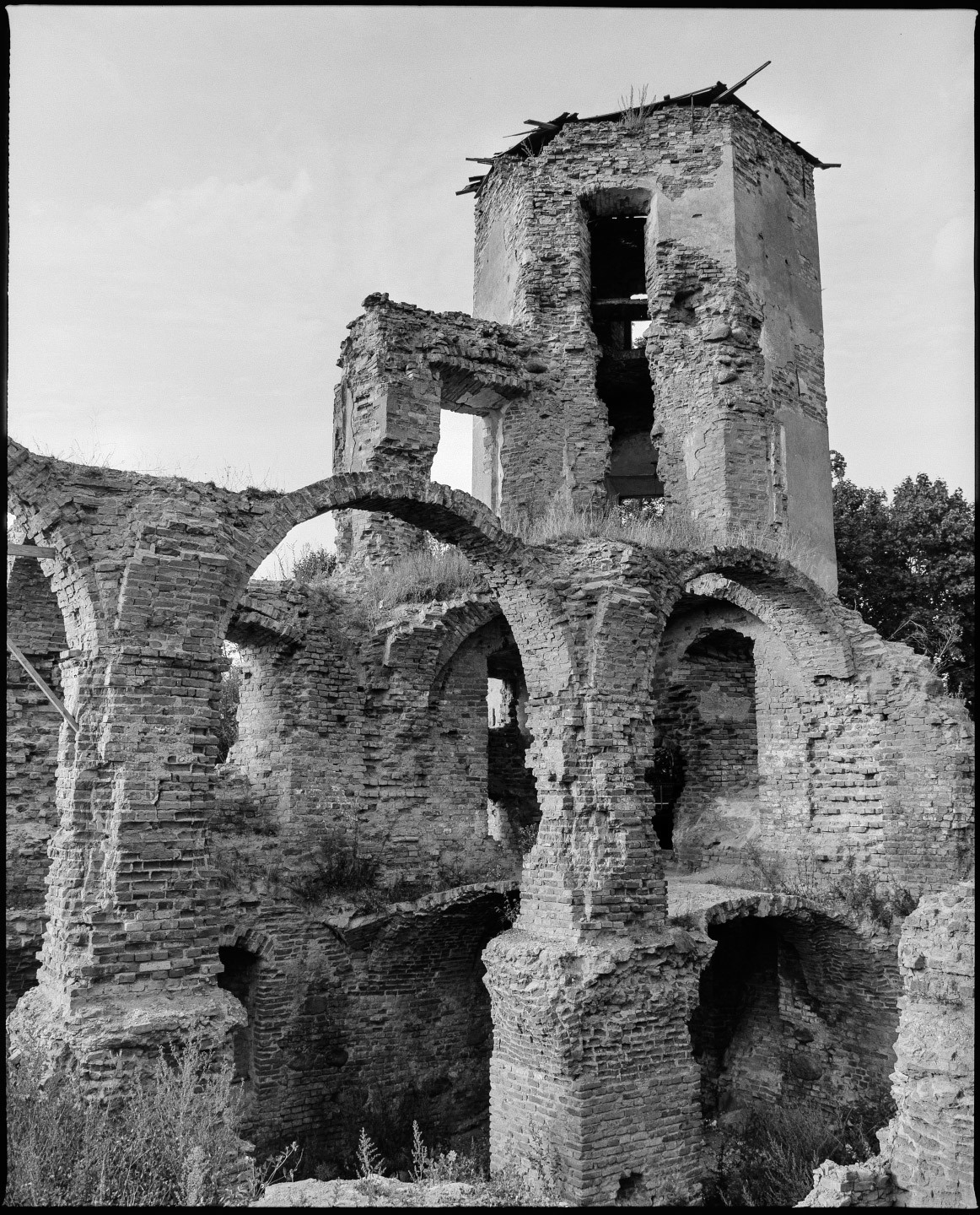 Замок в Гольшанах. Плёнка Ilford FP4 plus