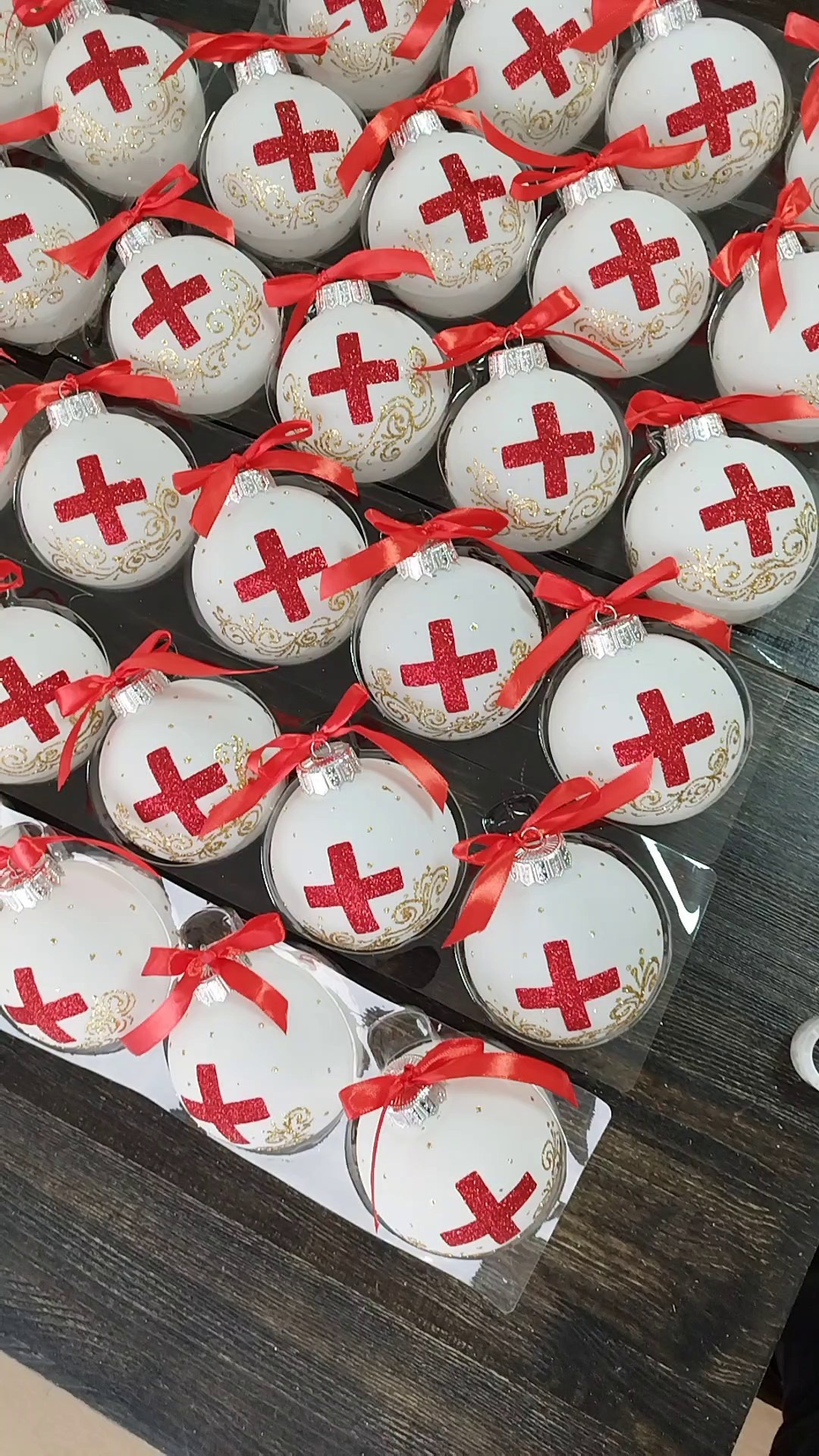 Портфолио — 9. Художественная ручная роспись елочных шаров, корпоративные подарки и восковые аромасвечи