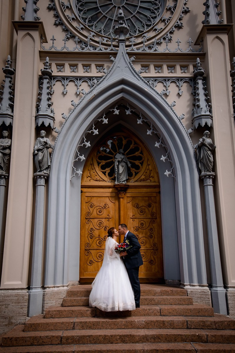 Свадебная фотосессия на улице. Свадебный фотограф в Санкт-Петербурге Антон Владимиров