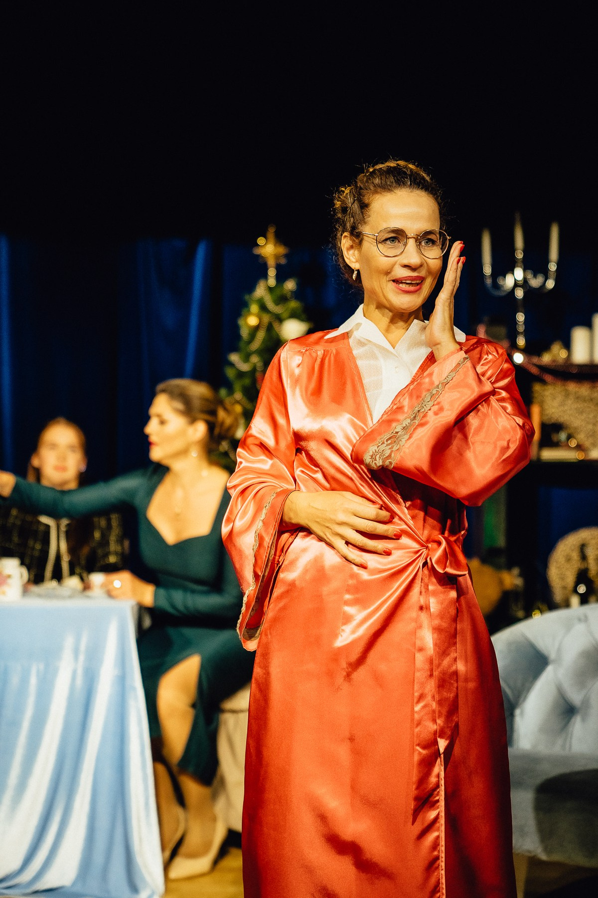 Театр Дом 8 Любящих женщин. Главная