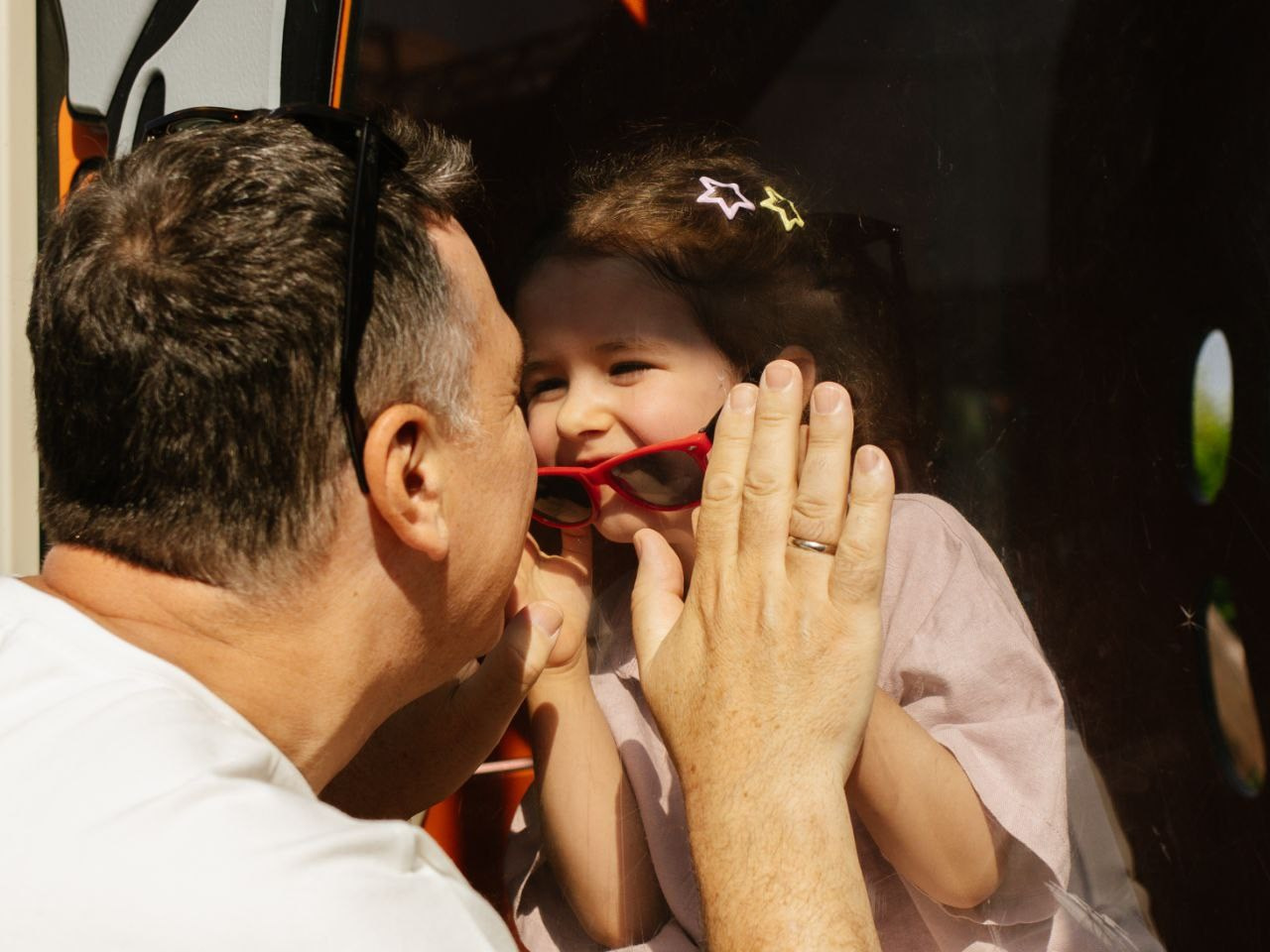 Наш папа не любит фотографироваться