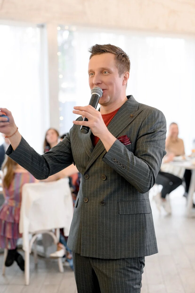 Денис и Алина. Ведущий на свадьбу в Москве Зубков Алексей