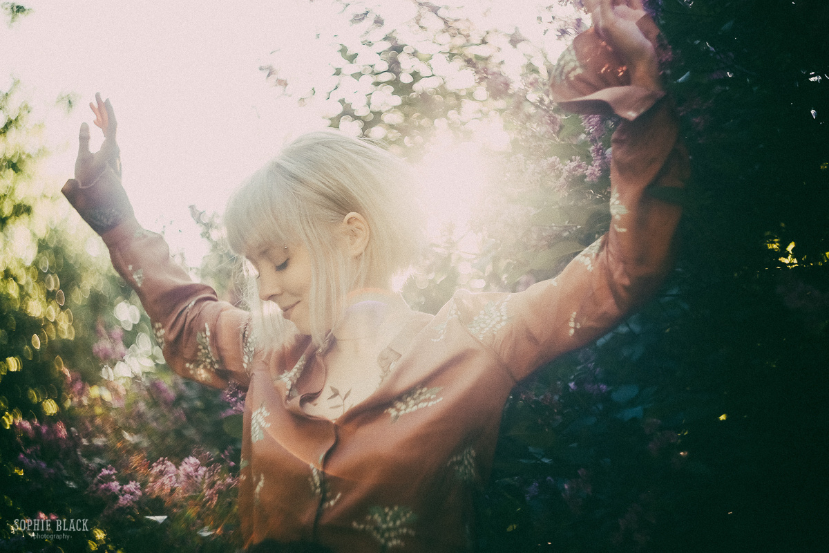 За два часа до начала лета. Соня Черных (sophieblack)