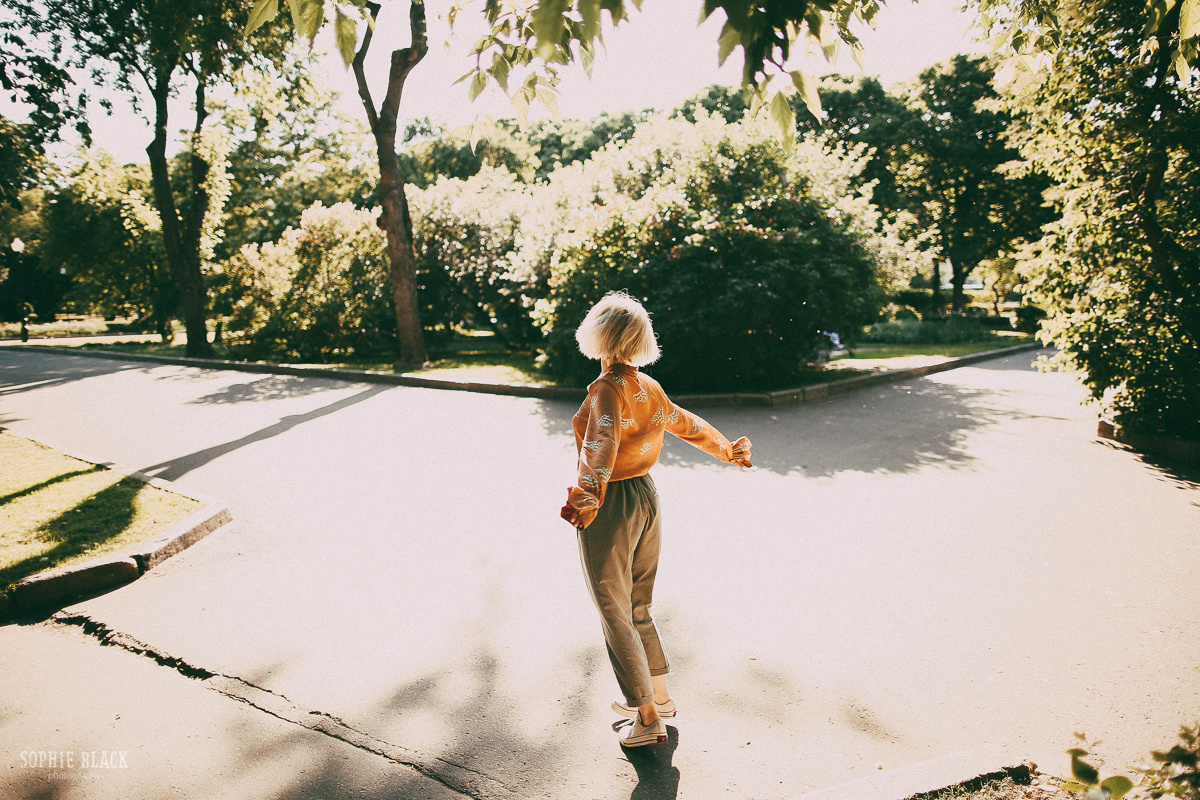 За два часа до начала лета. Соня Черных (sophieblack)