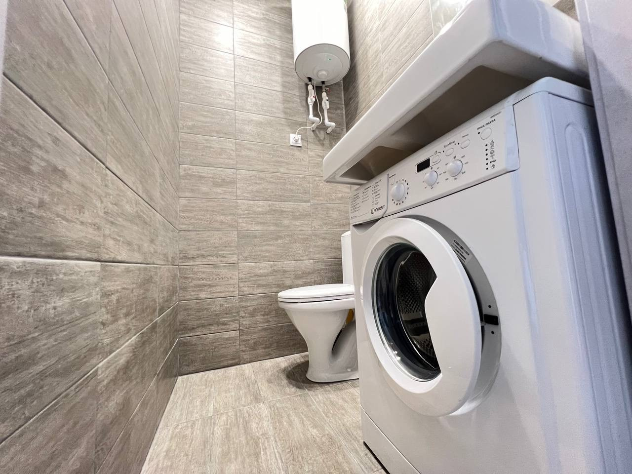 Классная двухуровневая квартира с потрясающим видом на город, со своей парковкой. Квартиры посуточно, длительно в Сочи, LARA APART GROUP