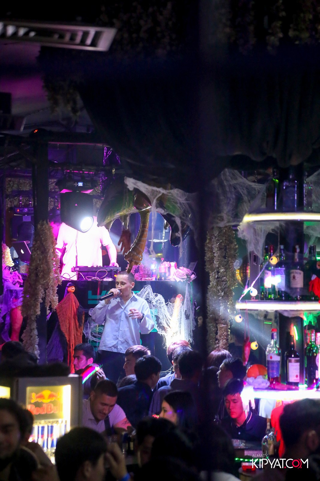 UYAT EMES BAR. КИПЯТКОМ АЛМАТЫ!