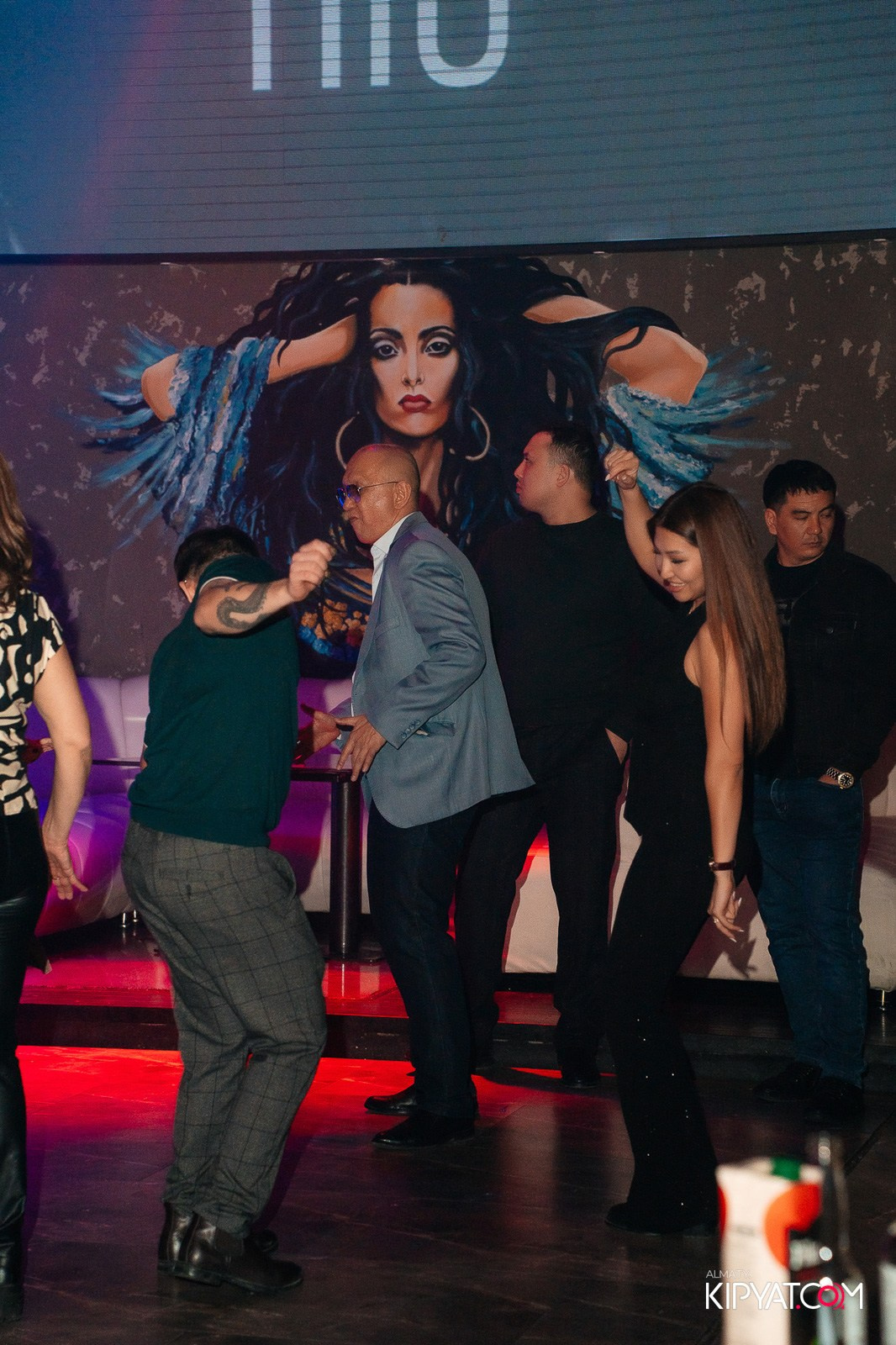 RETRO HIT. КИПЯТКОМ АЛМАТЫ!