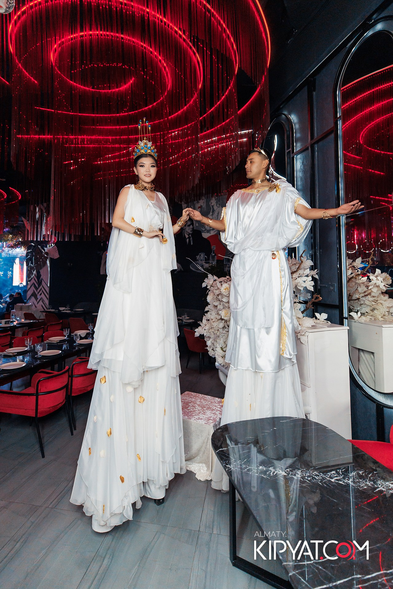 Friends bar & terrace. КИПЯТКОМ АЛМАТЫ!