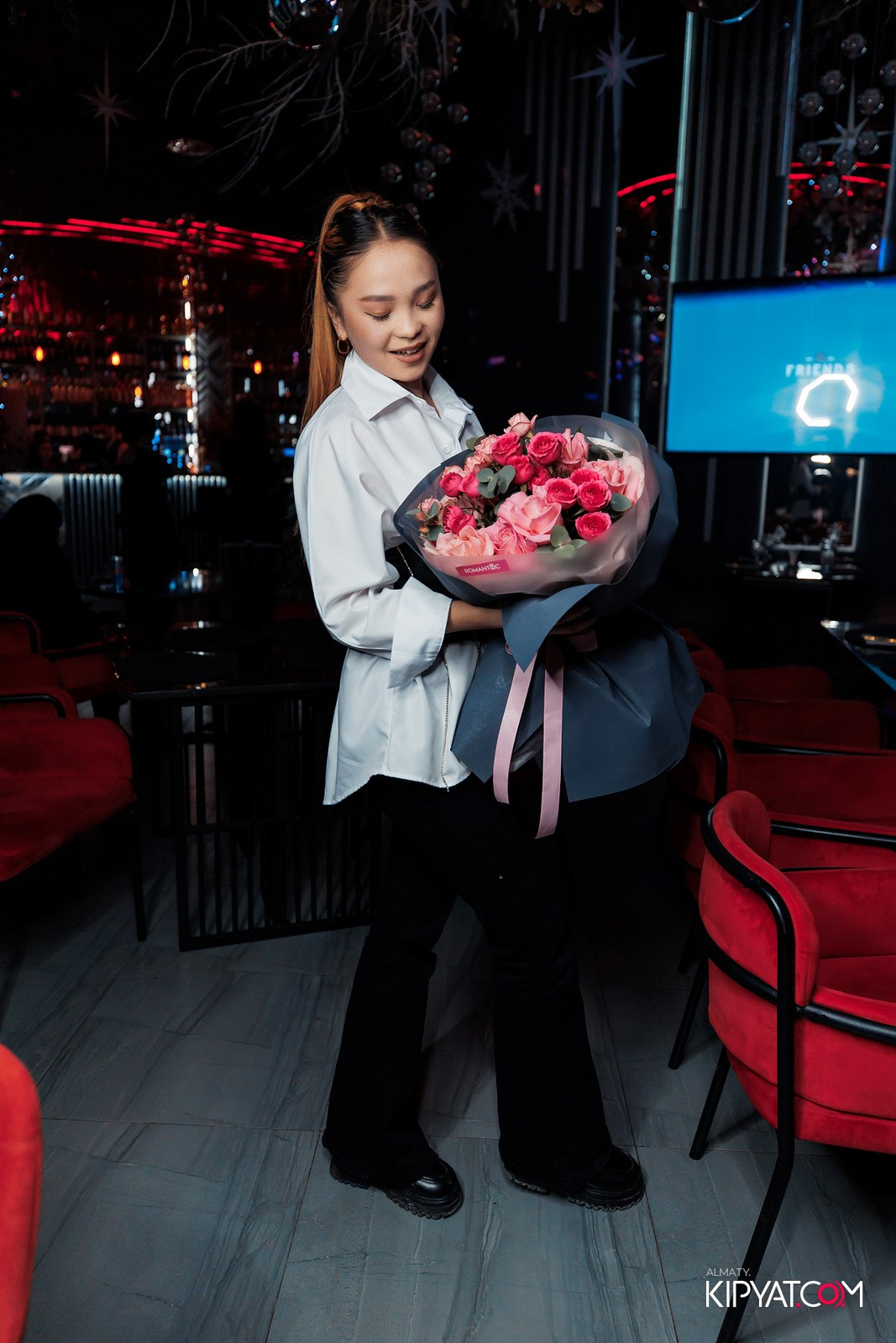 FRIENDS BAR & TERRACE. КИПЯТКОМ АЛМАТЫ!