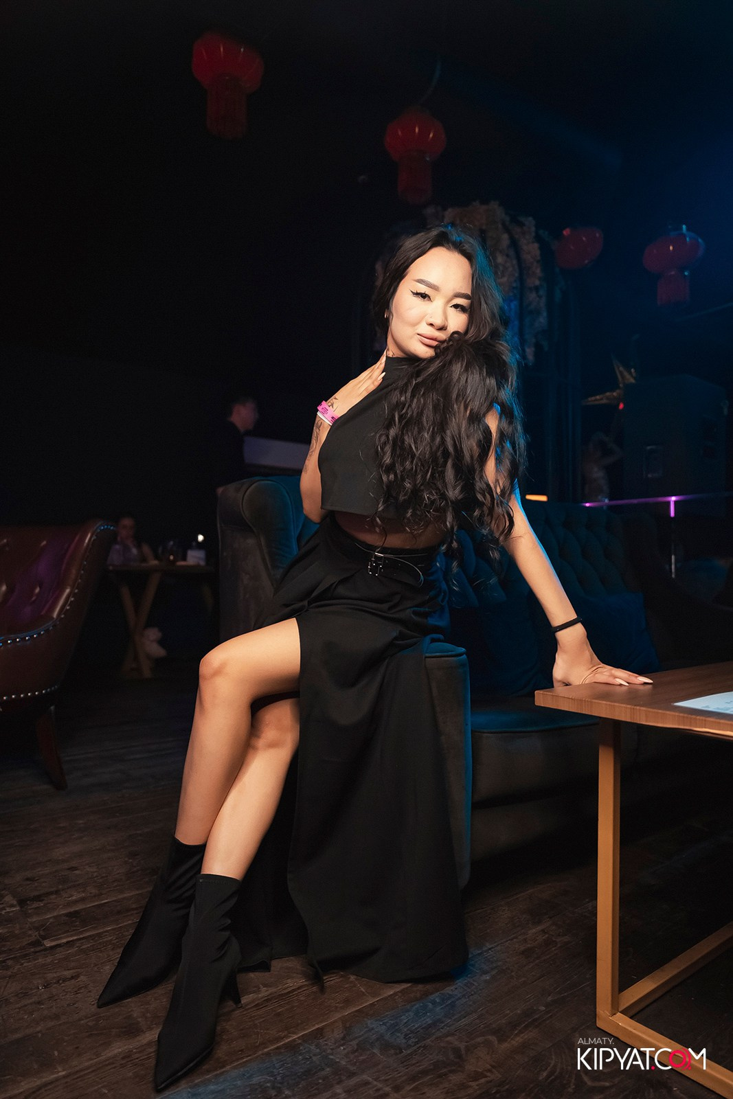 UYAT ЕМES BAR. КИПЯТКОМ АЛМАТЫ!