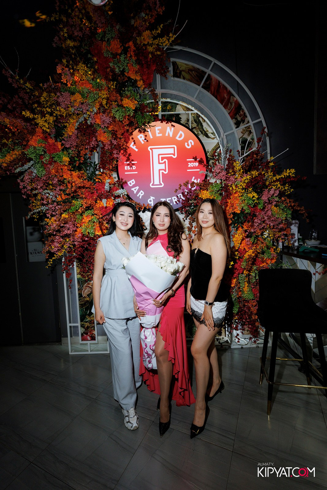 FRIENDS BAR & TERRACE. КИПЯТКОМ АЛМАТЫ! Фотосъемка мероприятий в Алматы